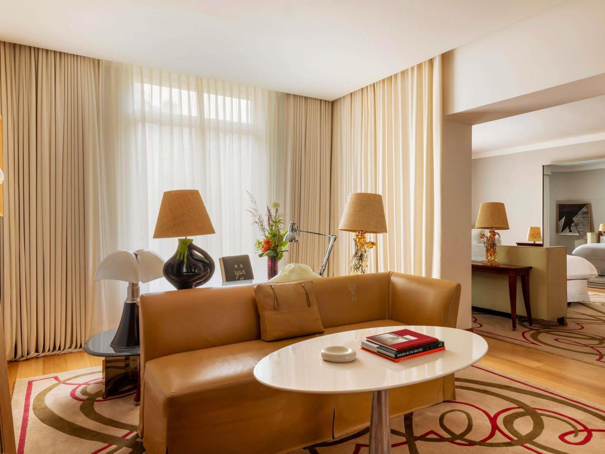 Gallery King Suite