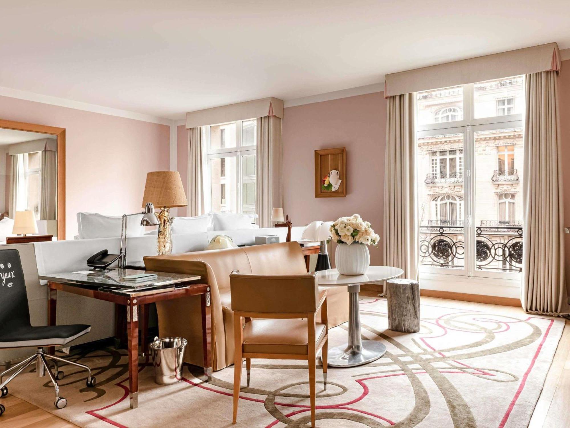 Gallery King Suite