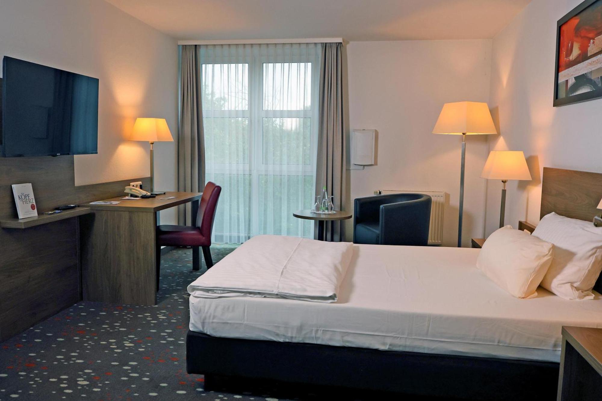 Standard Queen Room