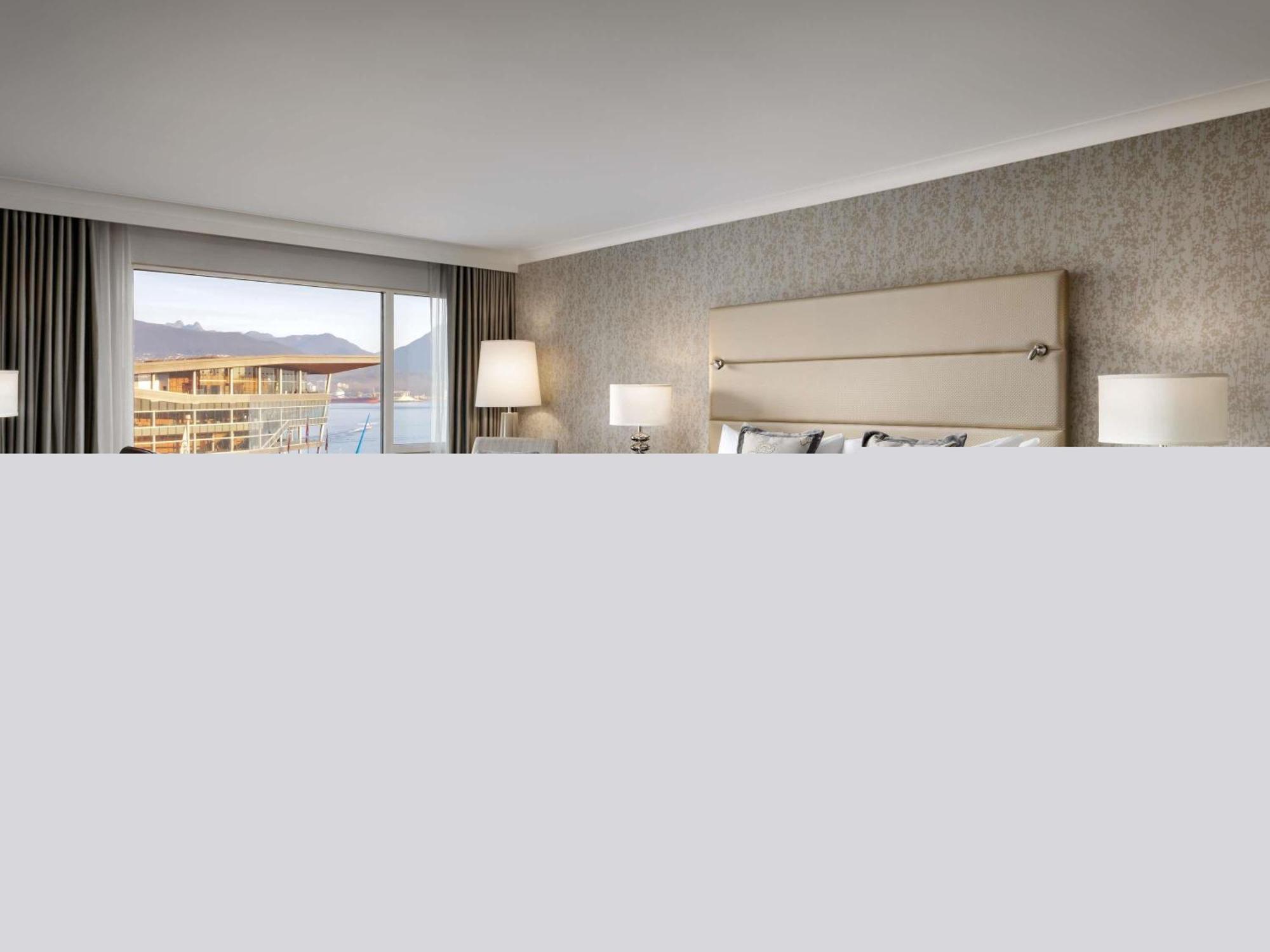 Deluxe Partial Harbor View Room King Bed