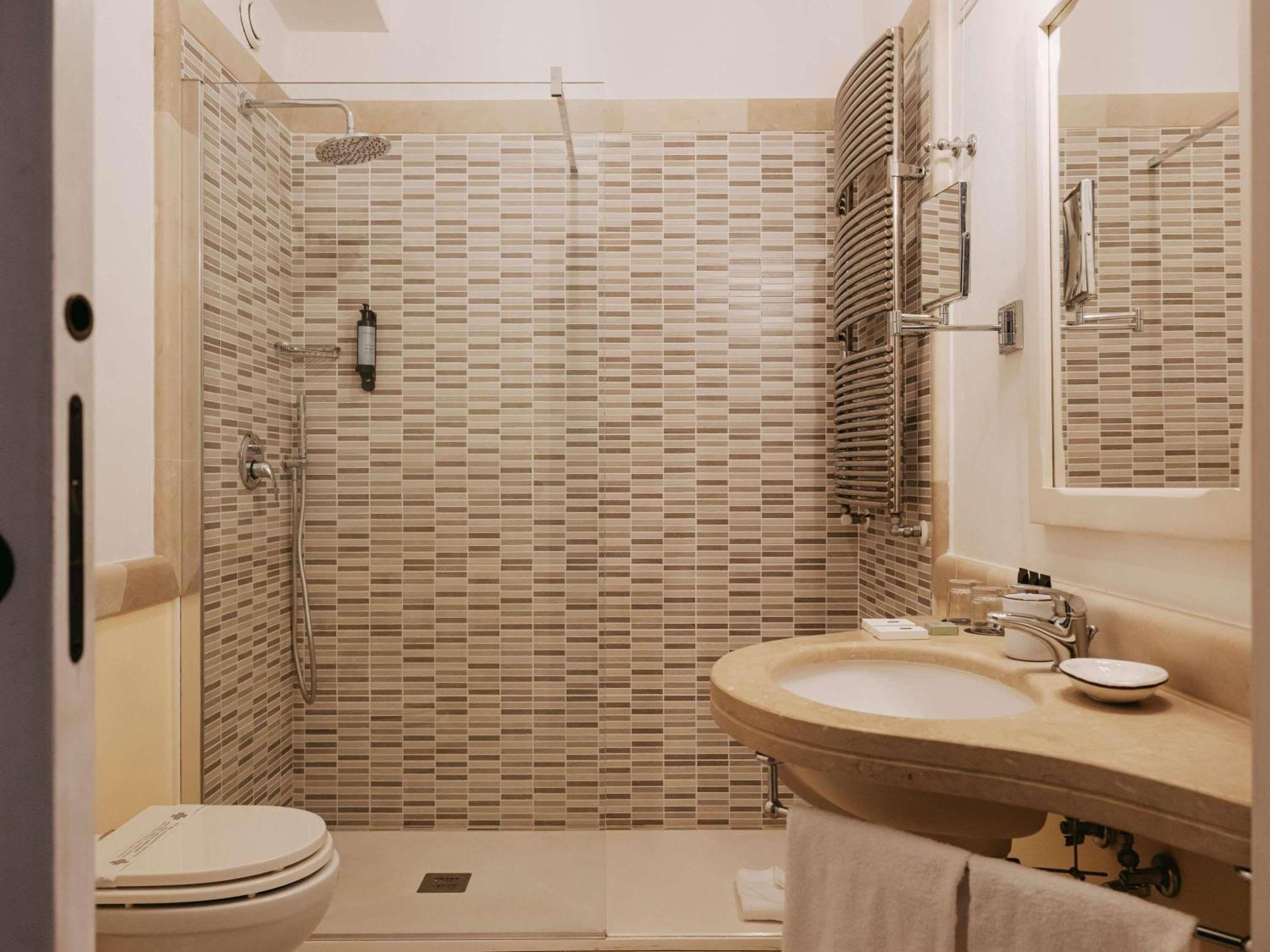 Deluxe Queen or Twin Room