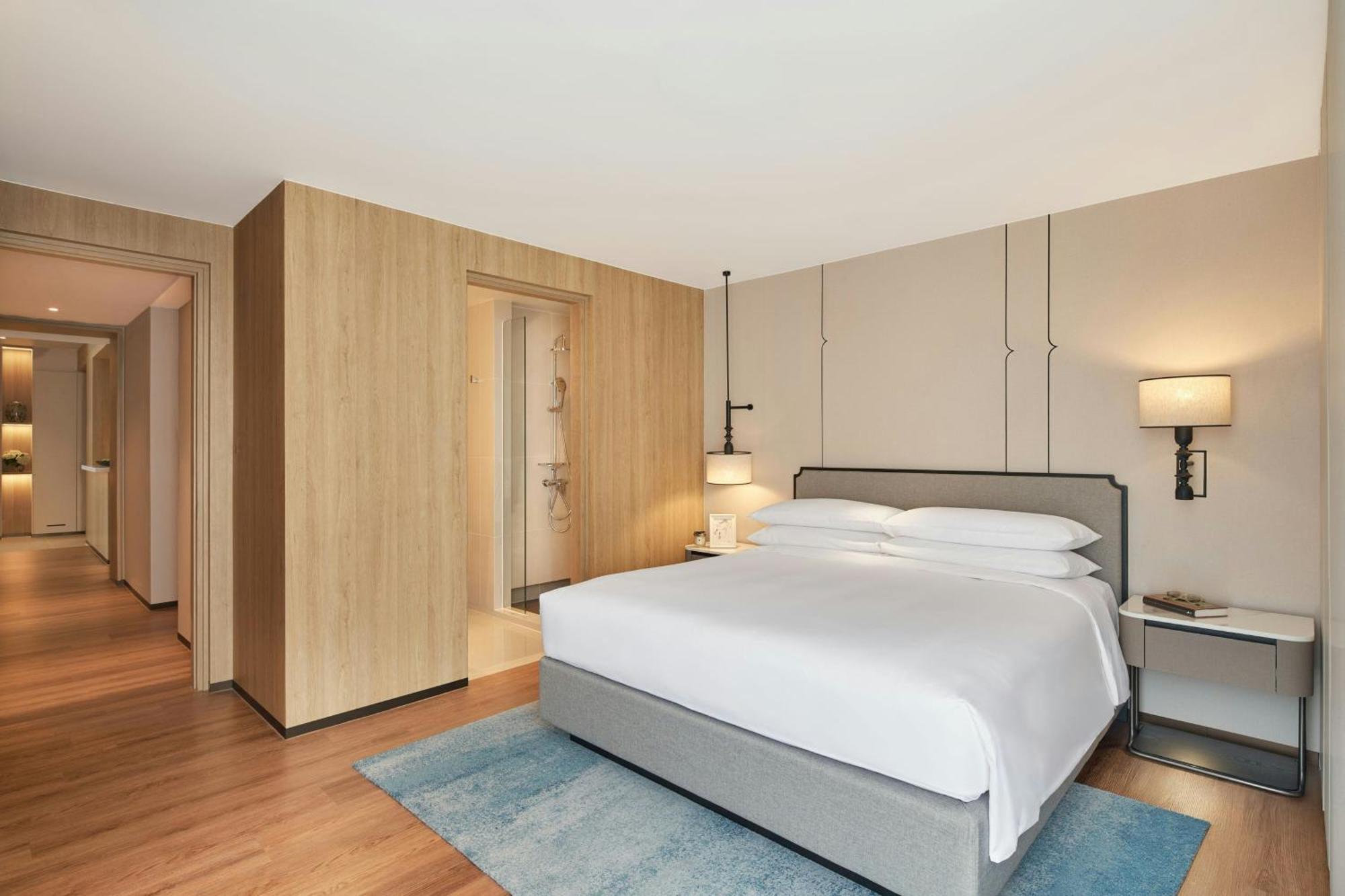 Three-Bedroom Executive Suite City View
