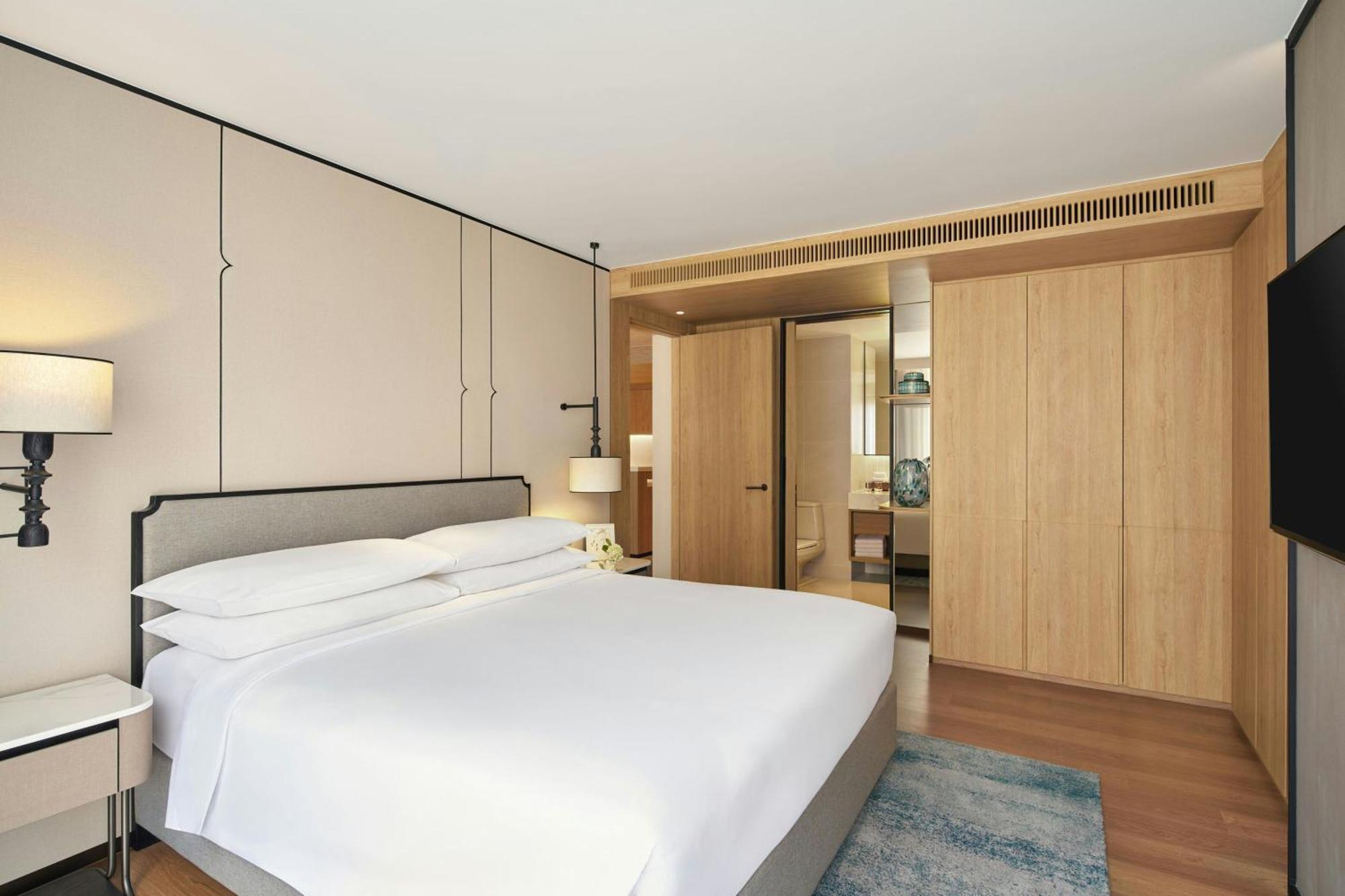 One-Bedroom Executive King Suite City View