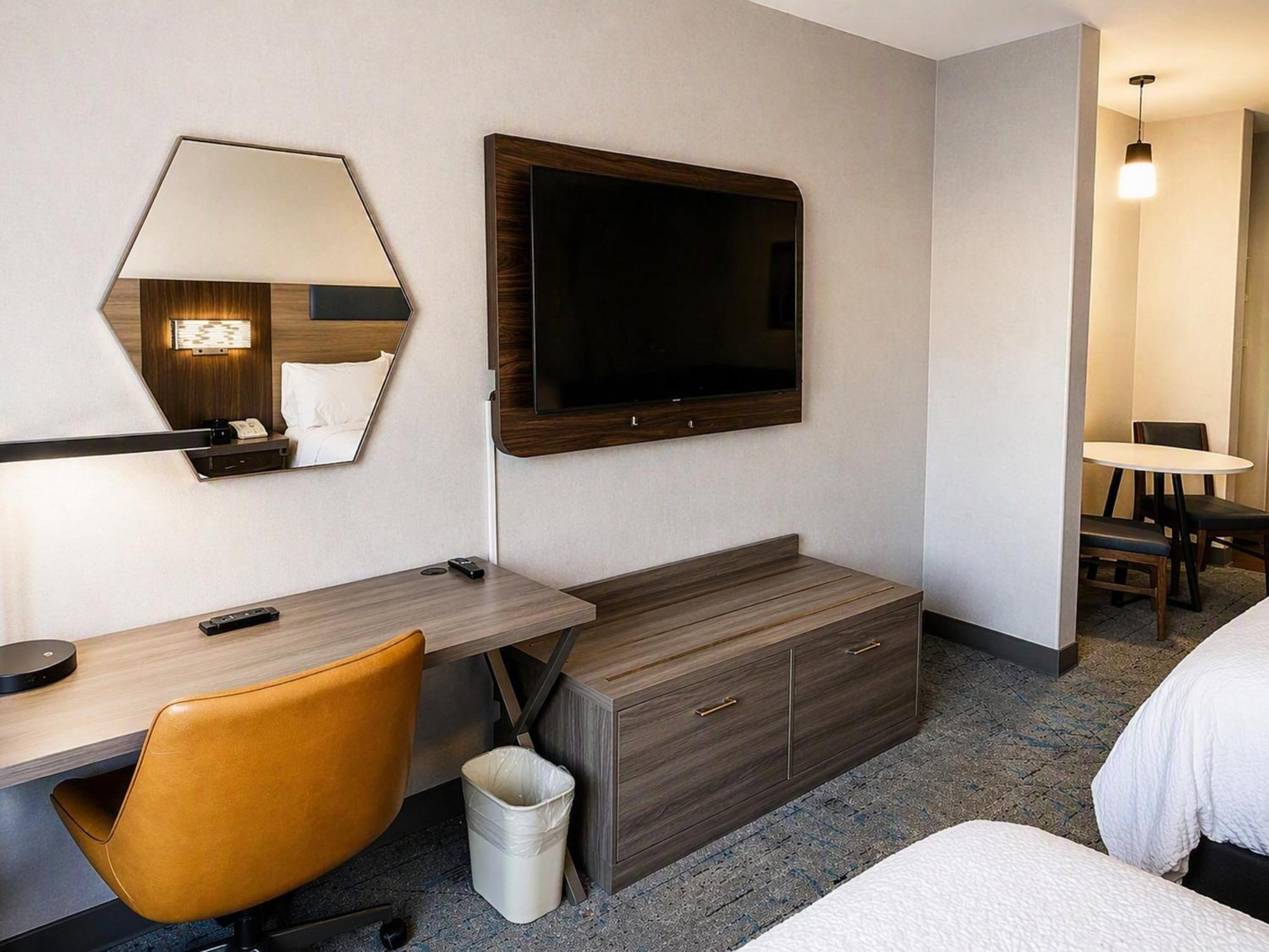 Queen Suite Two Queen Beds