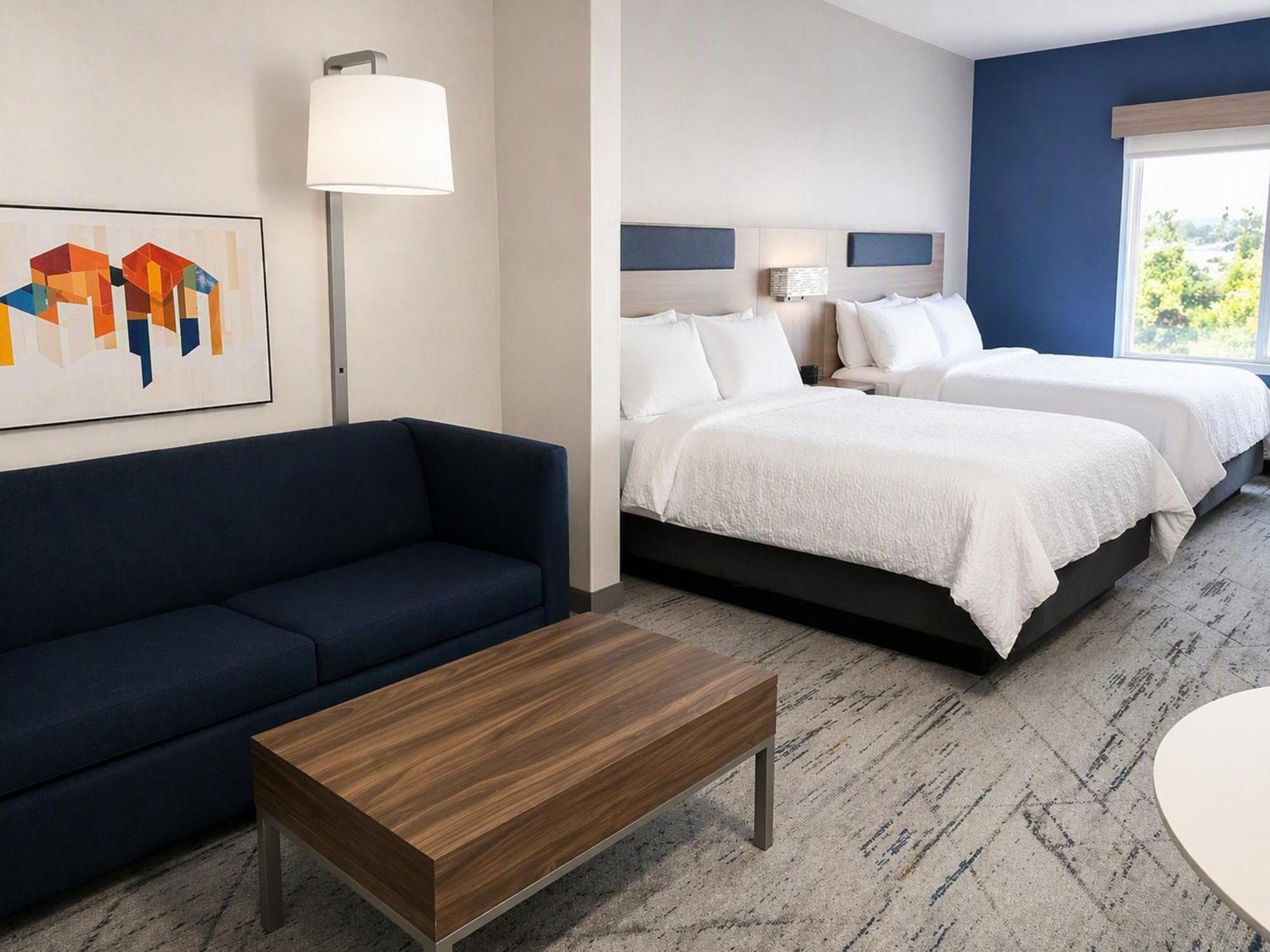 Queen Suite Two Queen Beds