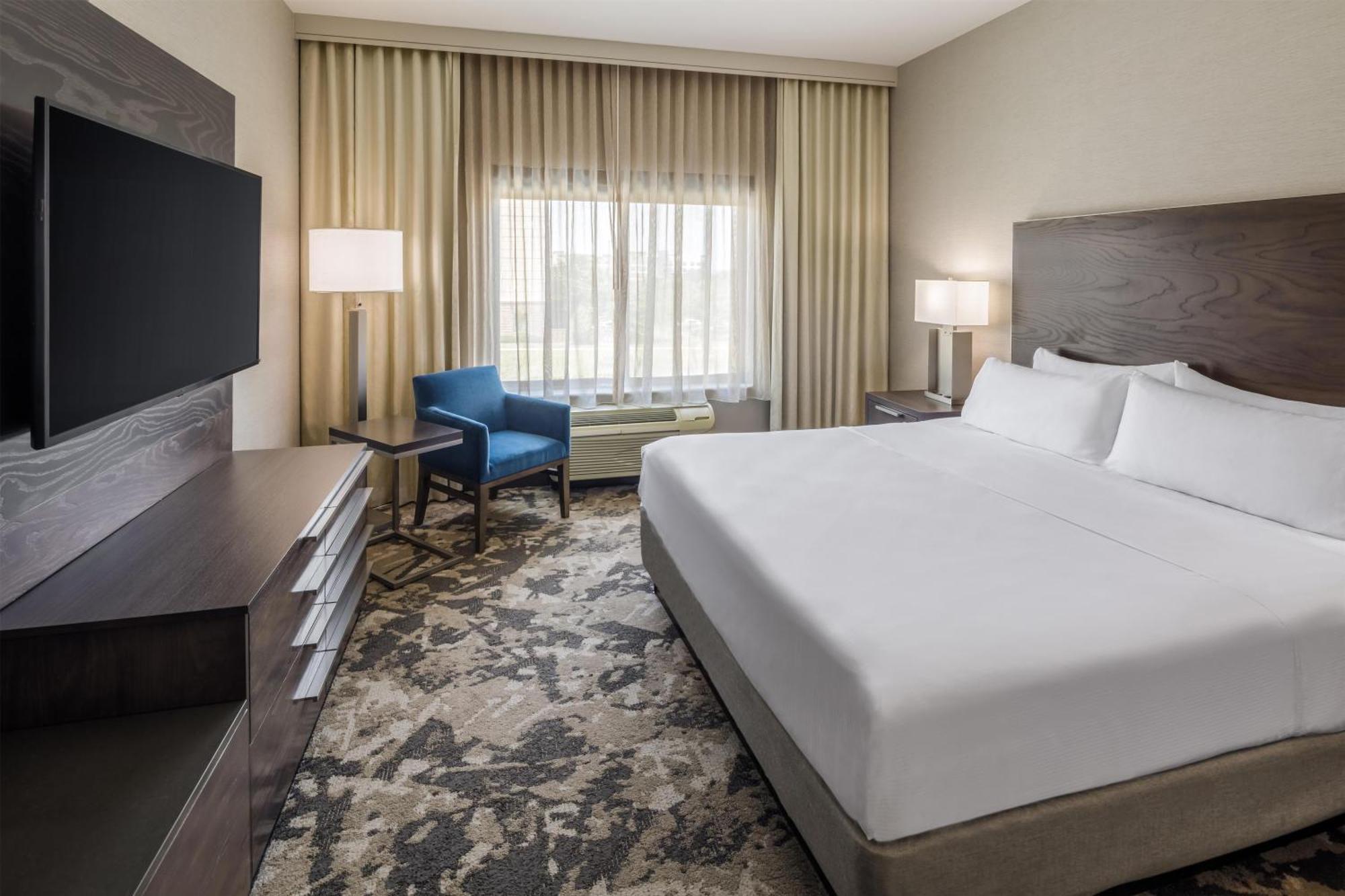 Two-Bedroom King Suite Tub Mobility Access