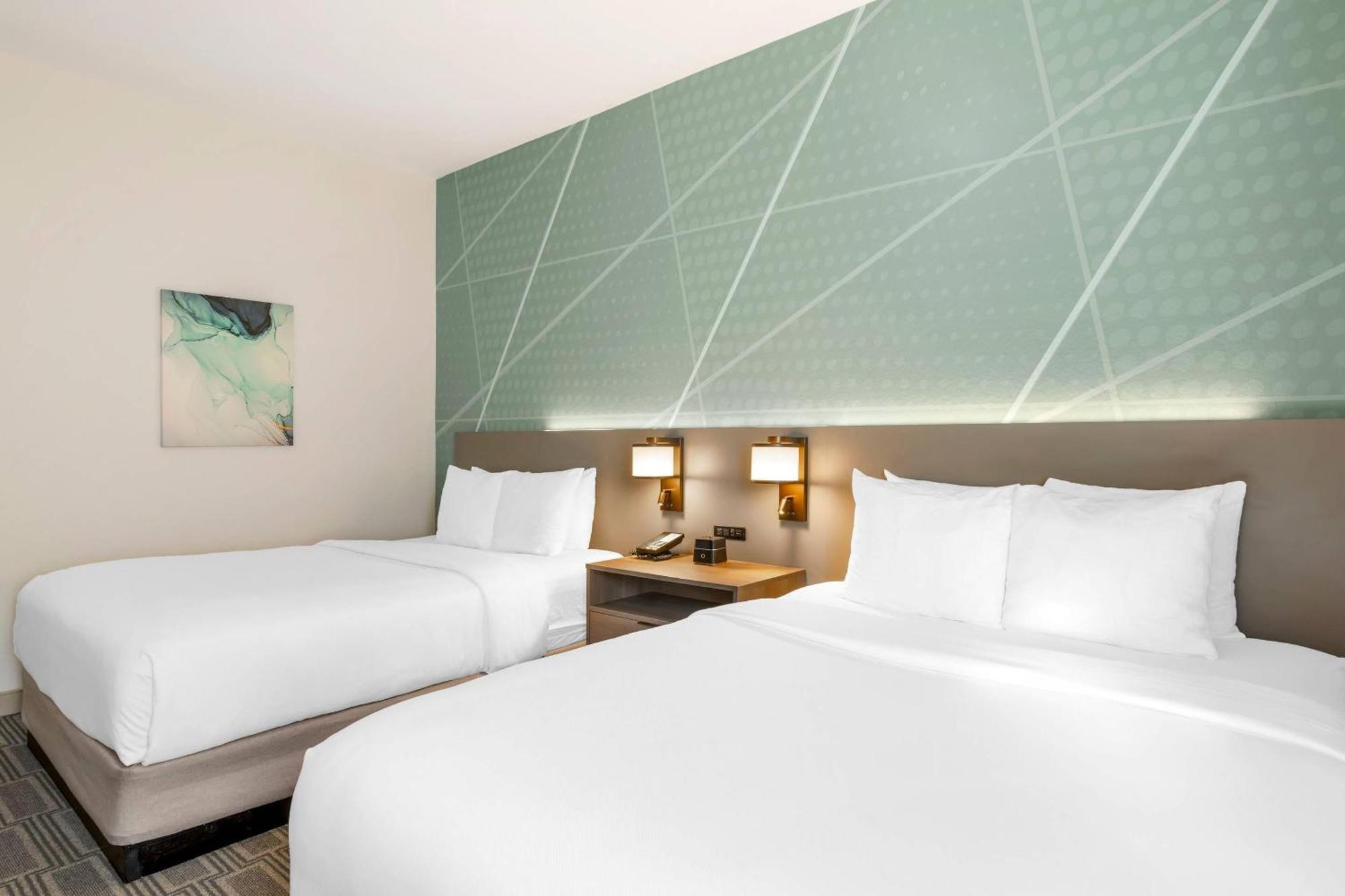 Standard Queen Room Two Queen Beds Non-Smoking