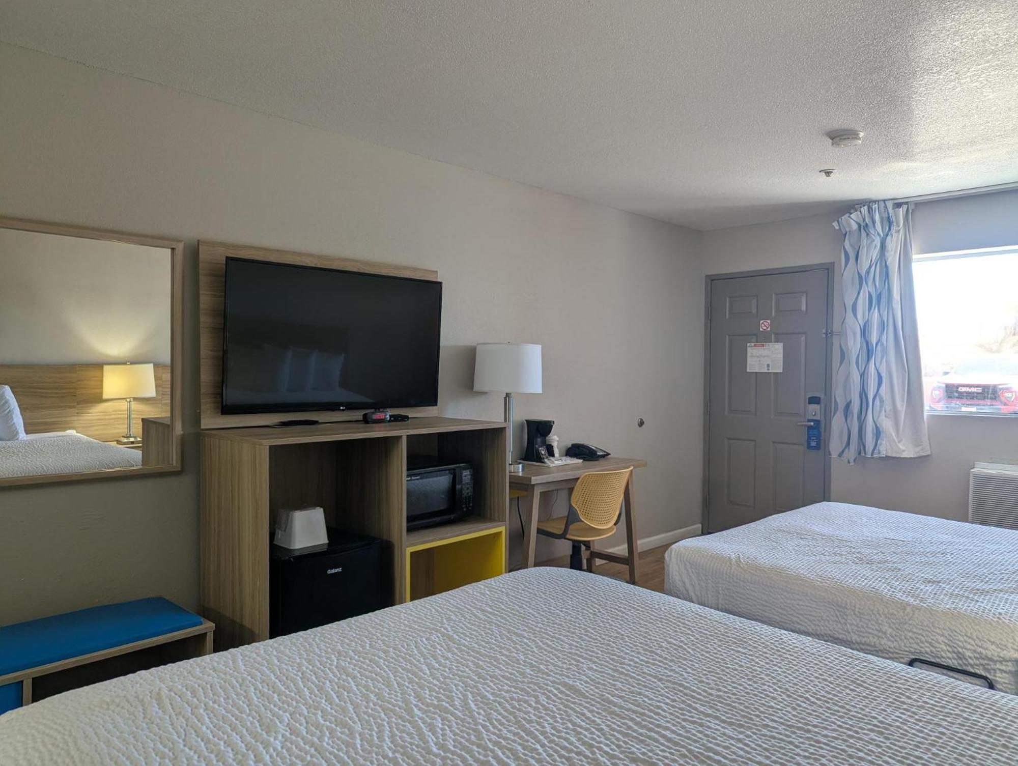 Queen Room Two Queen Beds Non-Smoking