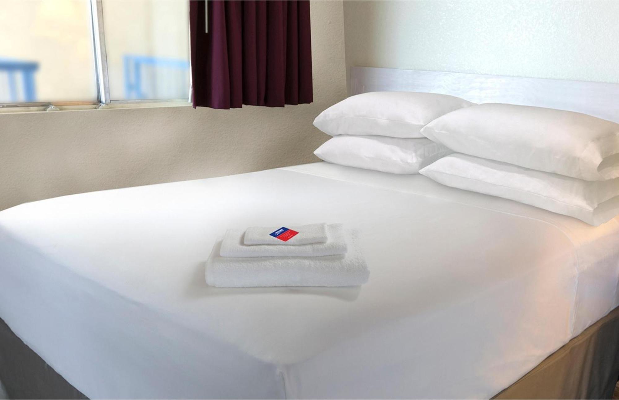 1 King Bed