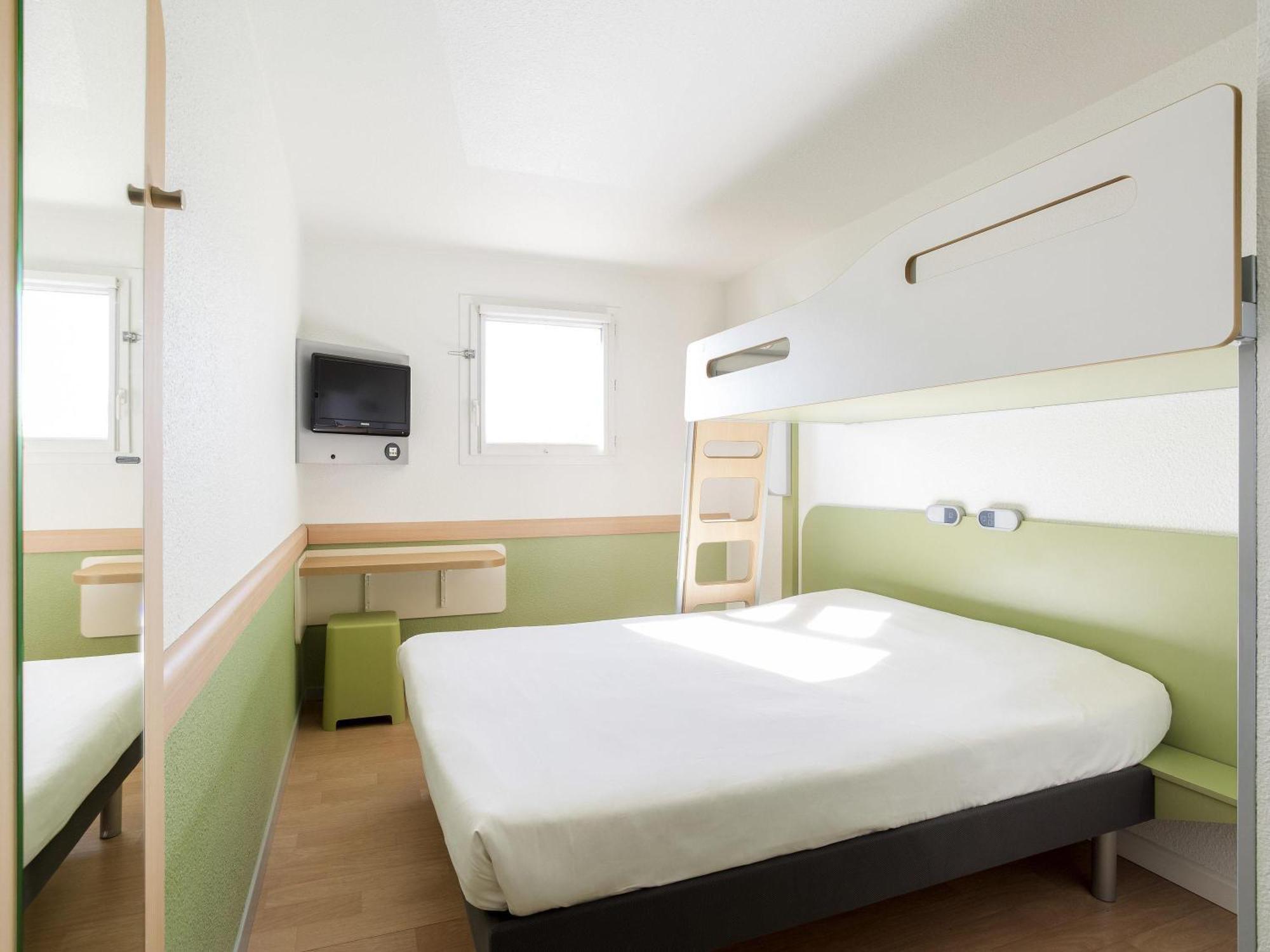 Triple Room One Double Bed One Bunk Bed