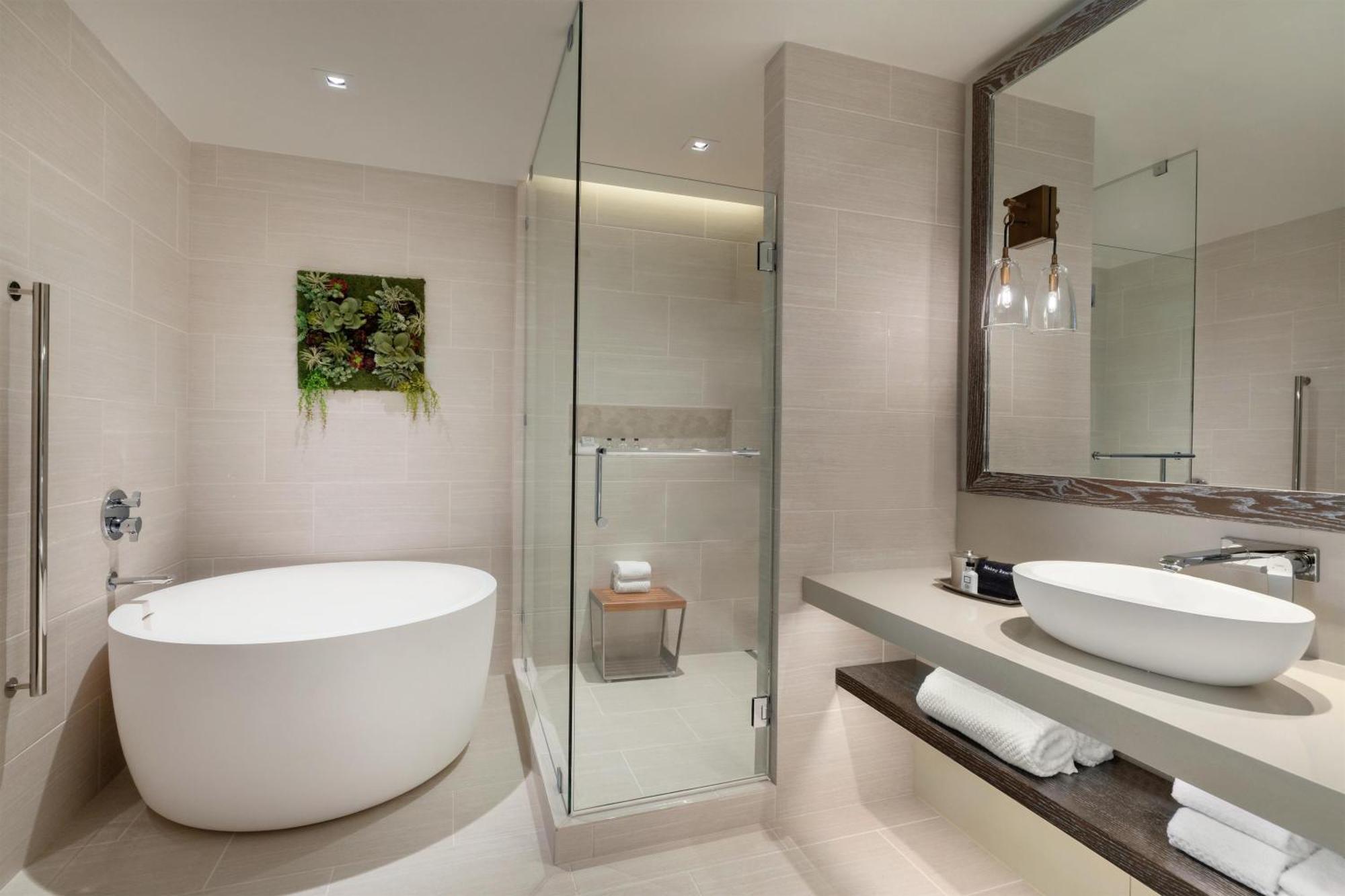 One-Bedroom Queen Suite Two Queen Beds