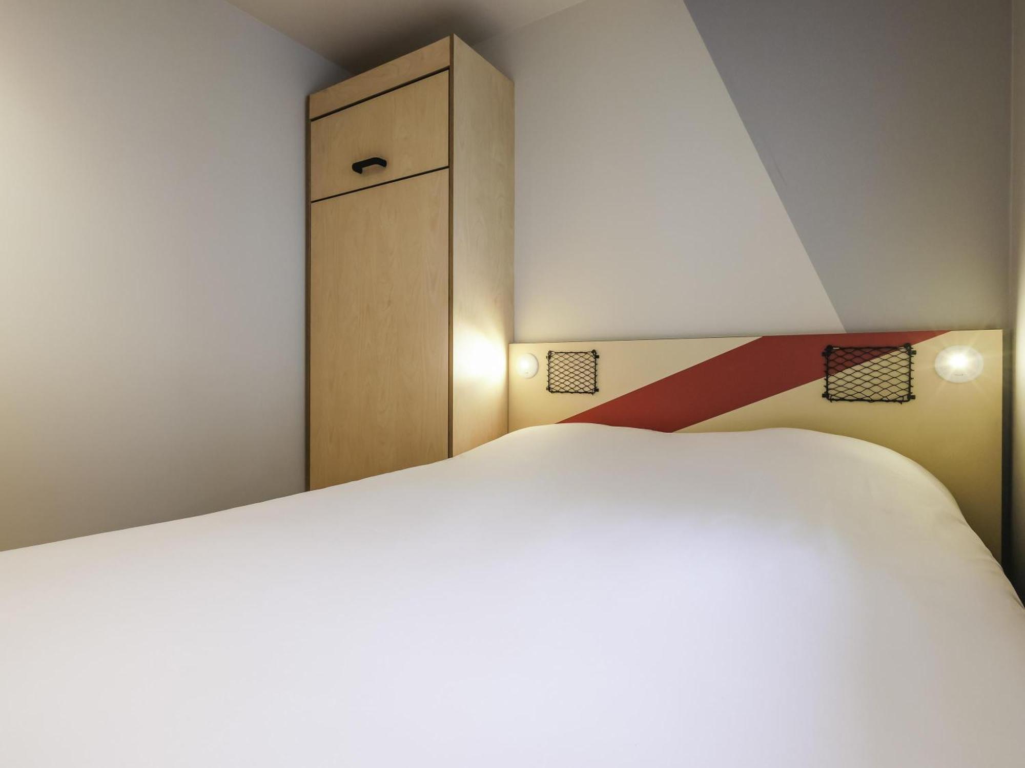 Room One Queen Bed an armoire bed