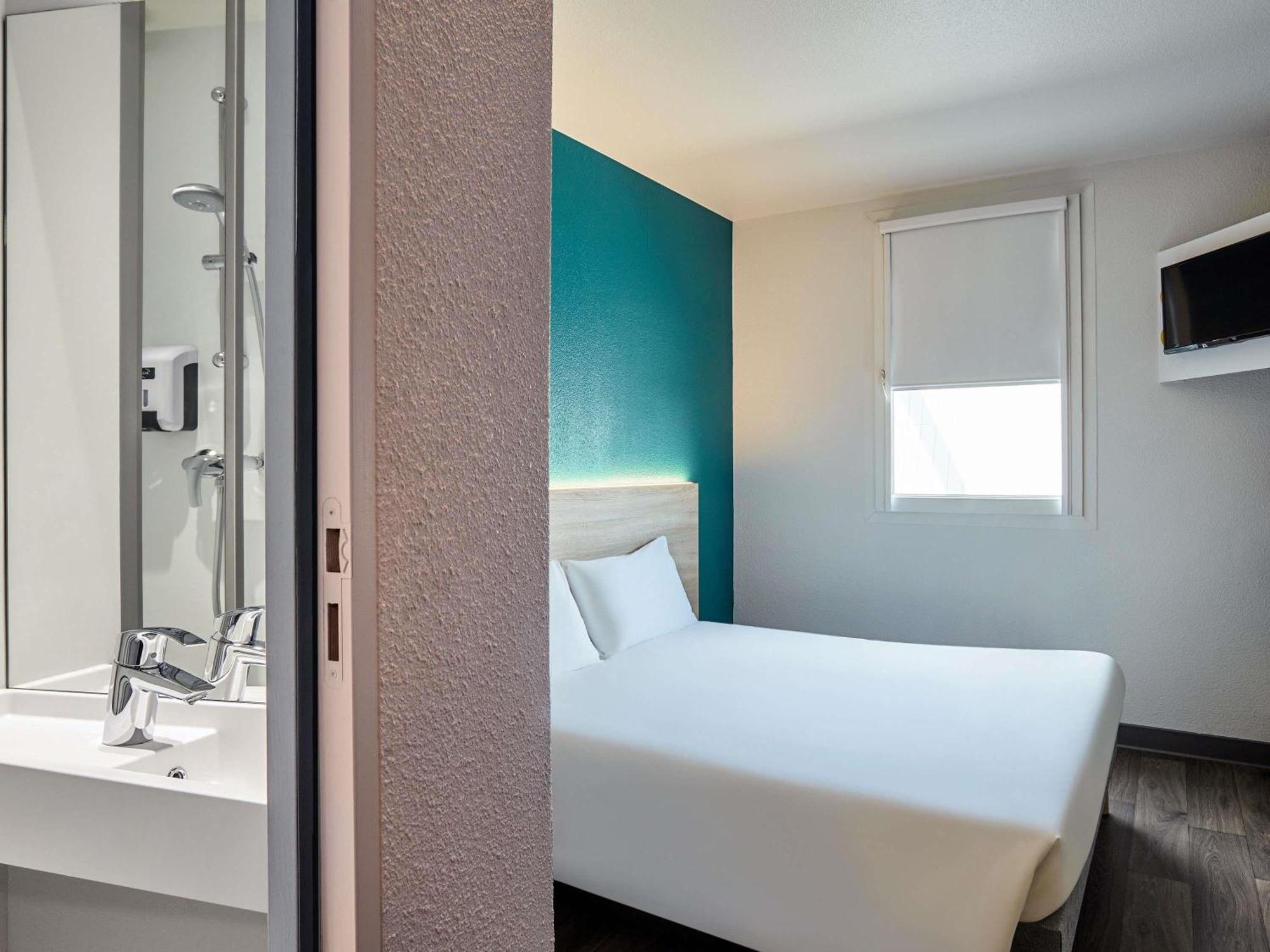 Cabrio Room Private Bathroom
