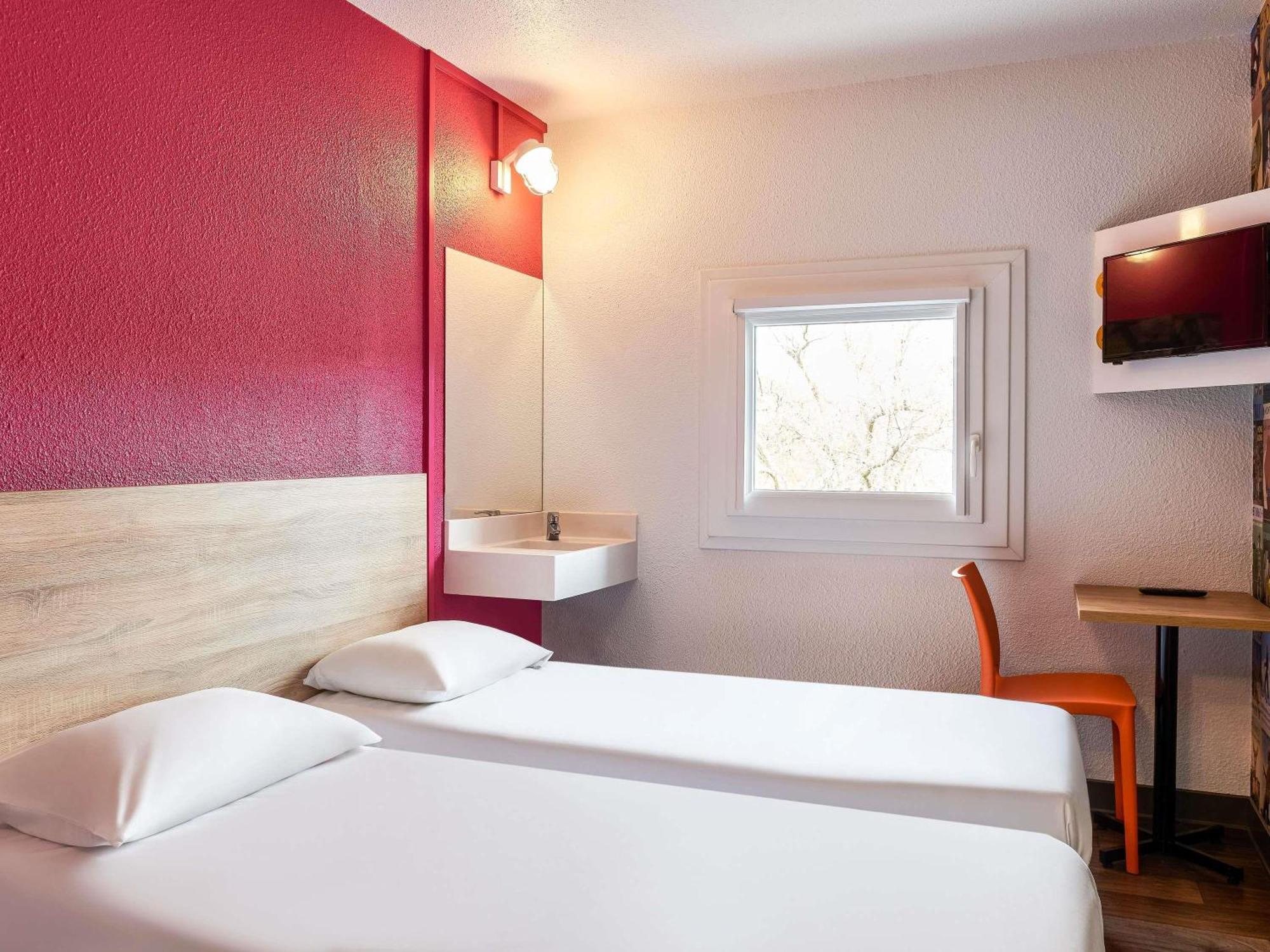 Tandem Room