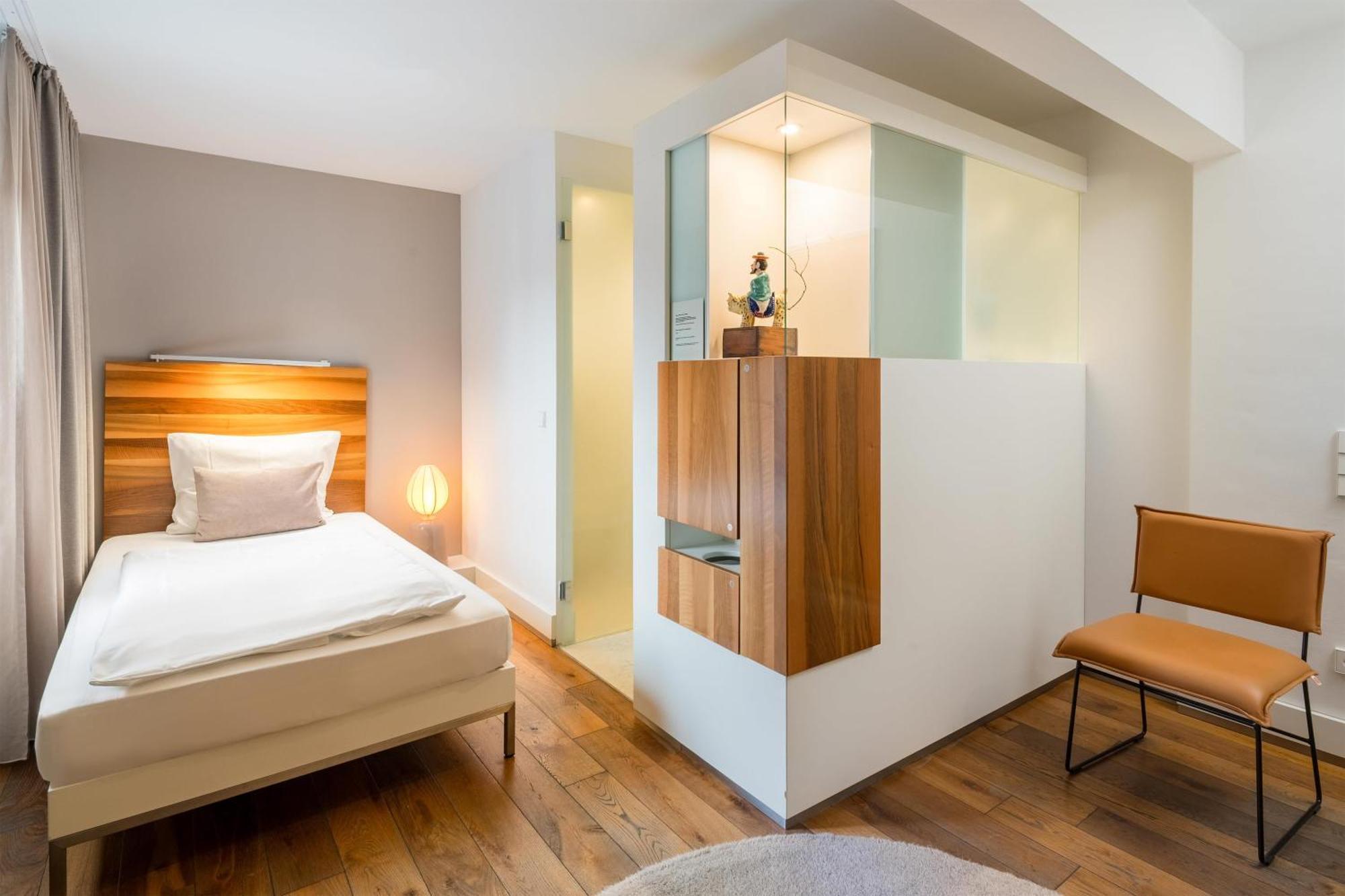 Economy Single Room shower