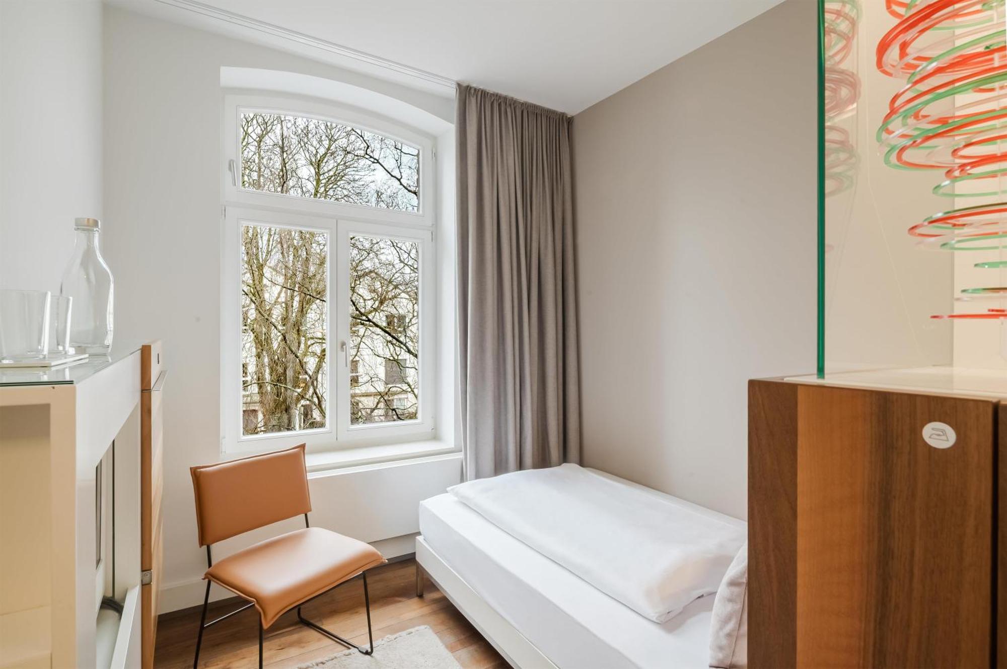 Economy Single Room Courtyard Shower