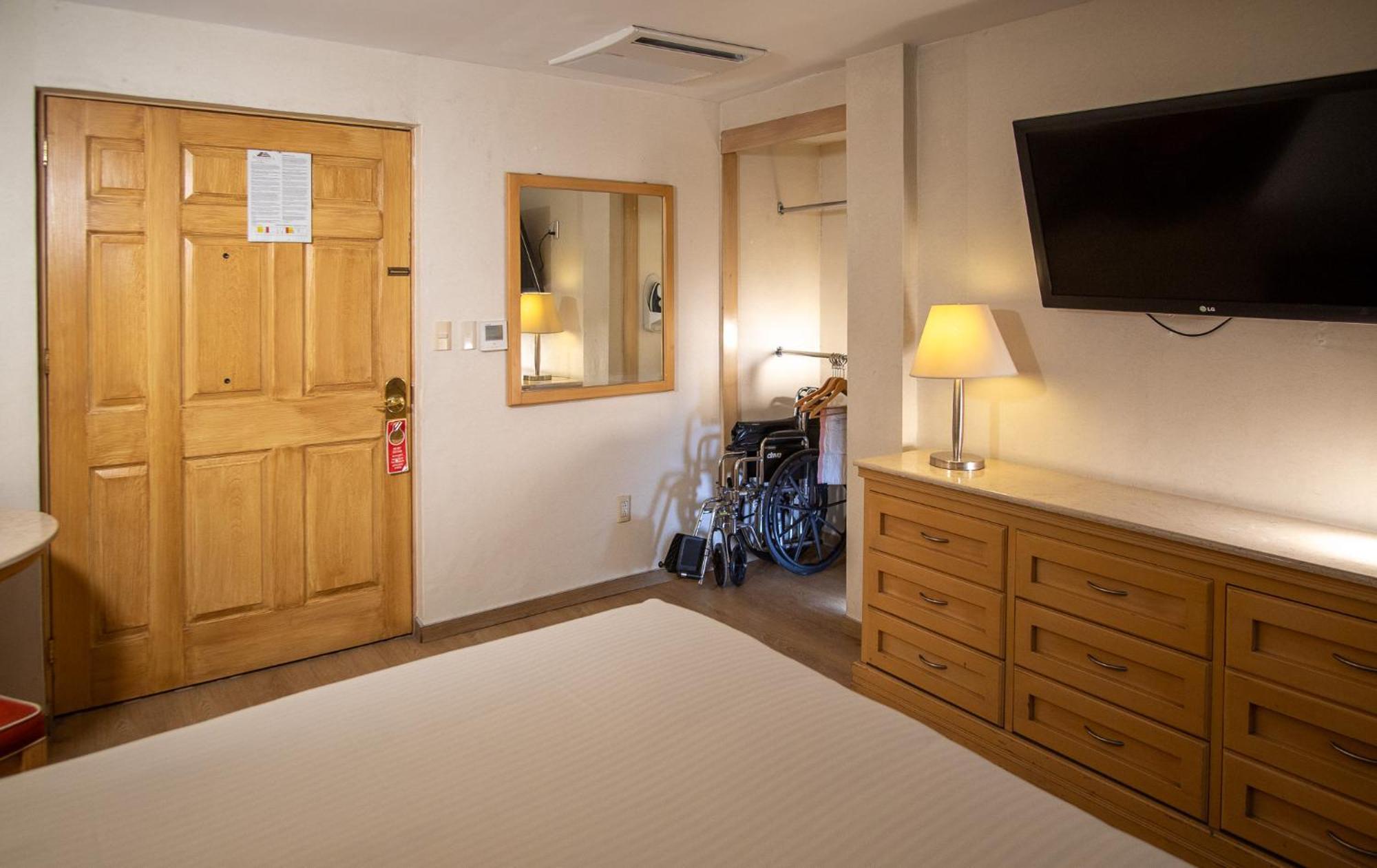 Queen Room Mobility Access or Non-Smoking