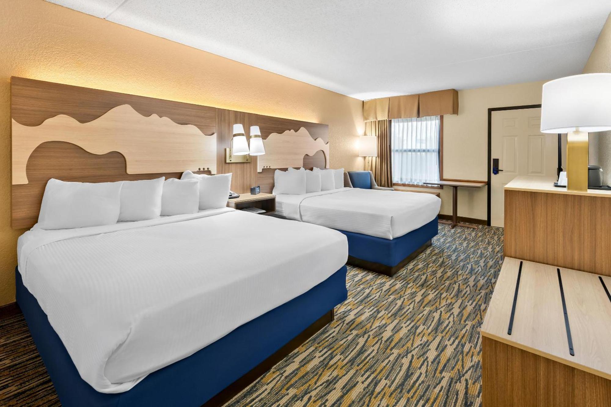 Queen Room Two Queen Beds Non-Smoking