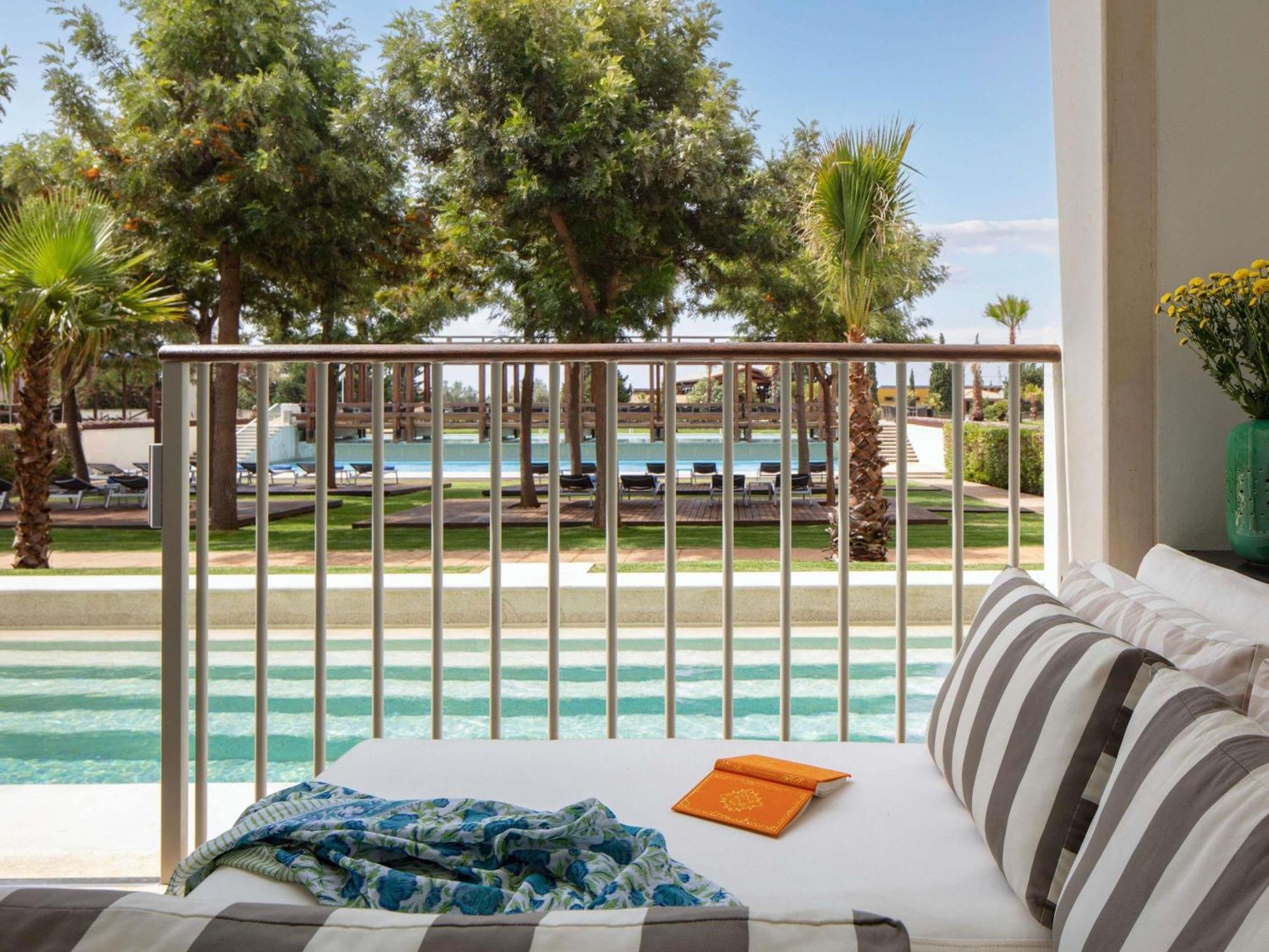 Signature King Room ith Balcony Pool Access