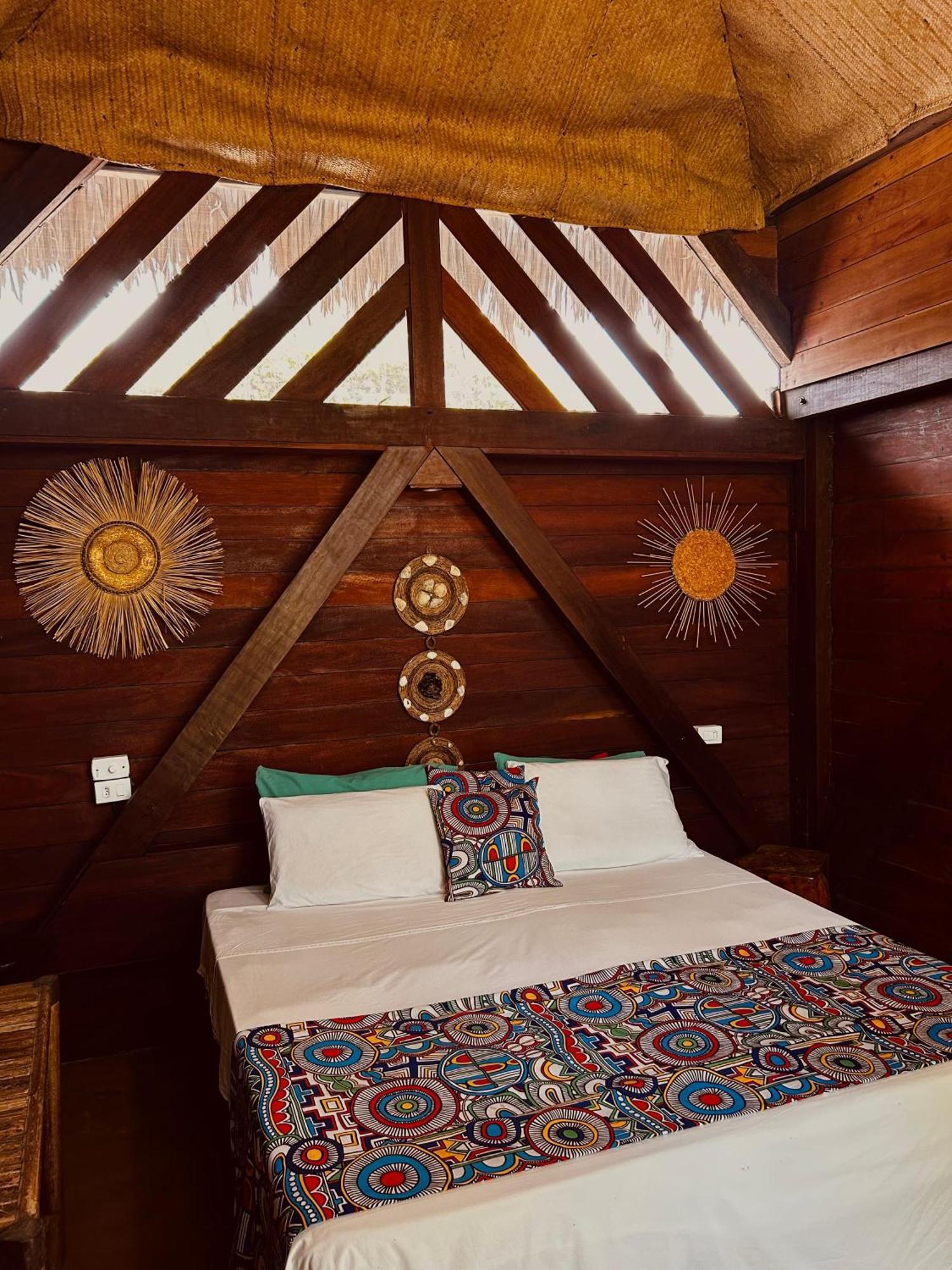 Quarto com Cama de Casal ou 2 de Solteiro e Varanda