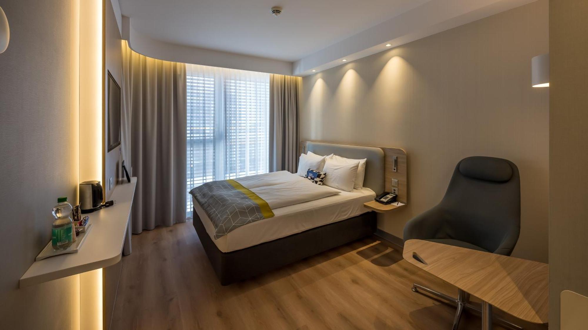 Standard Queen Room