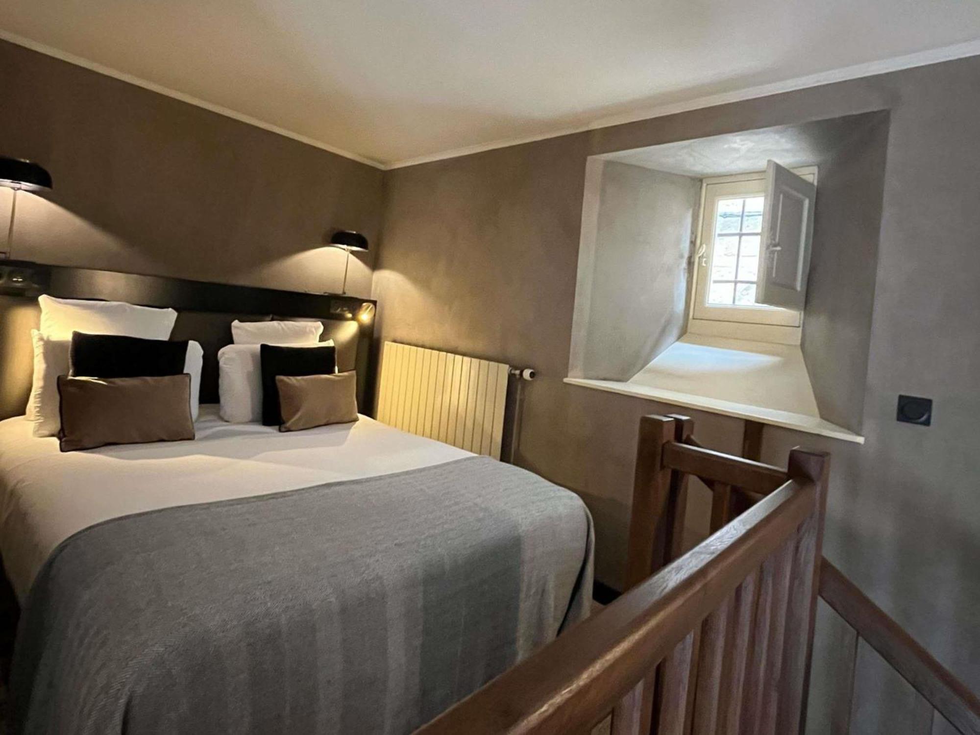 Deluxe King Room City View