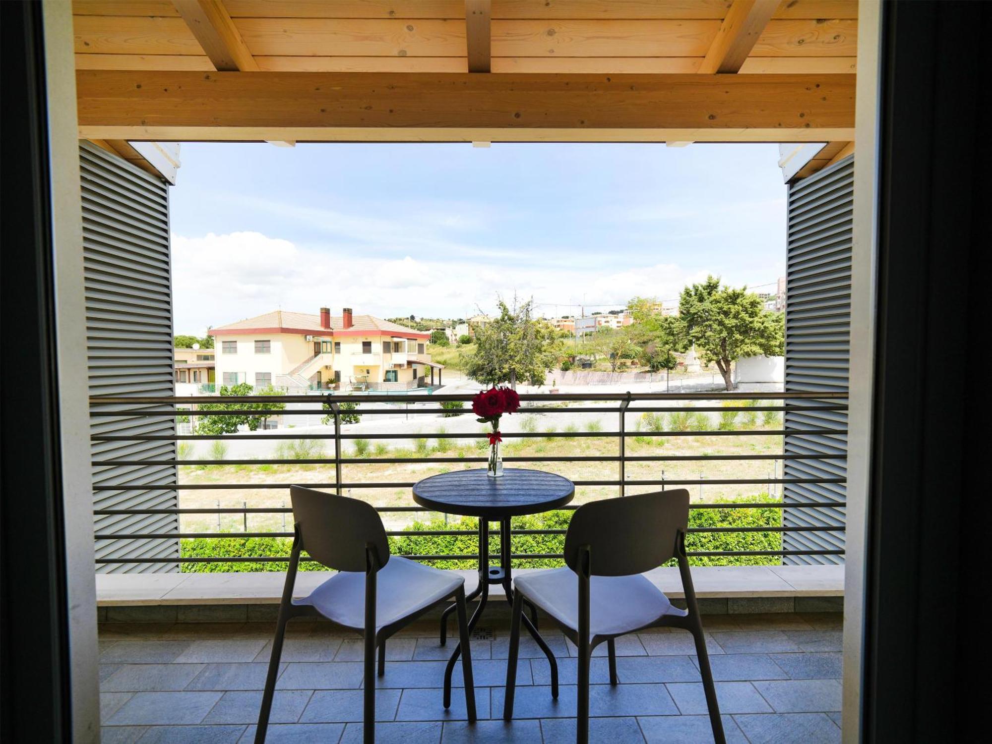 Superior Room One Queen One Single Bed Balcony Non-Smoking
