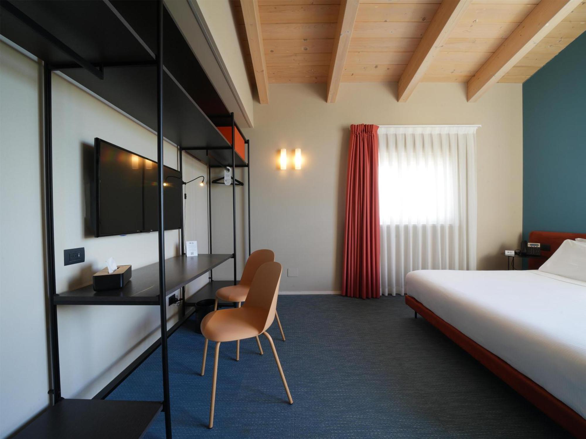 Family Queen Room Two Sofa Beds Balcony Non-Smoking