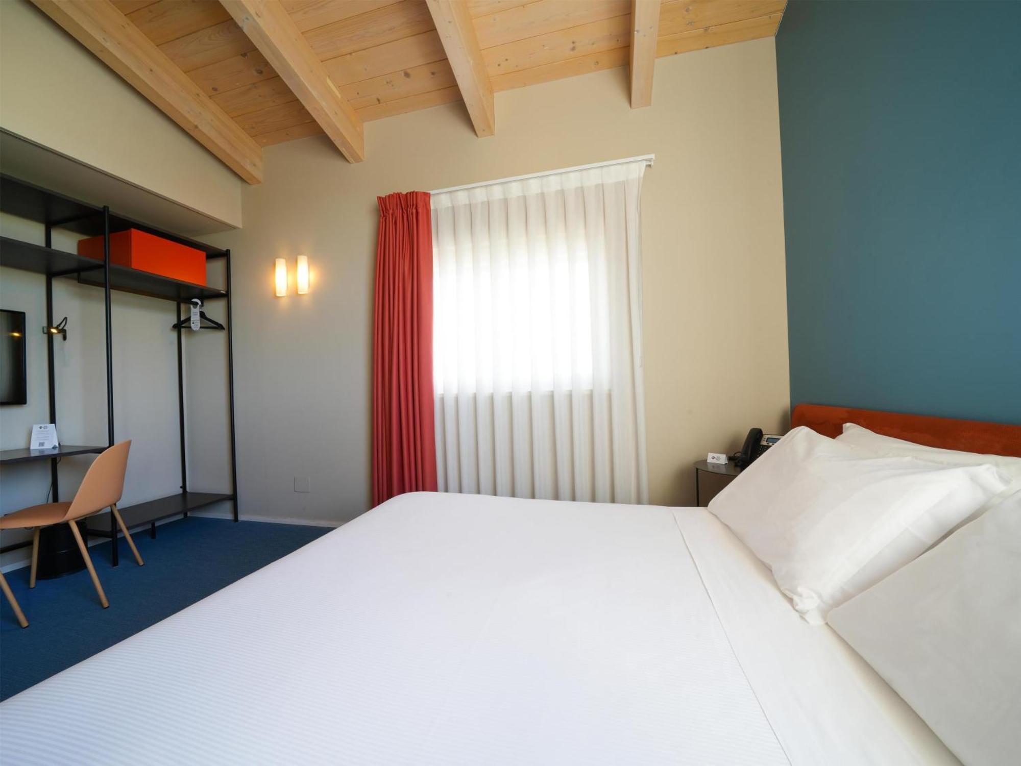 Family Queen Room Two Sofa Beds Balcony Non-Smoking
