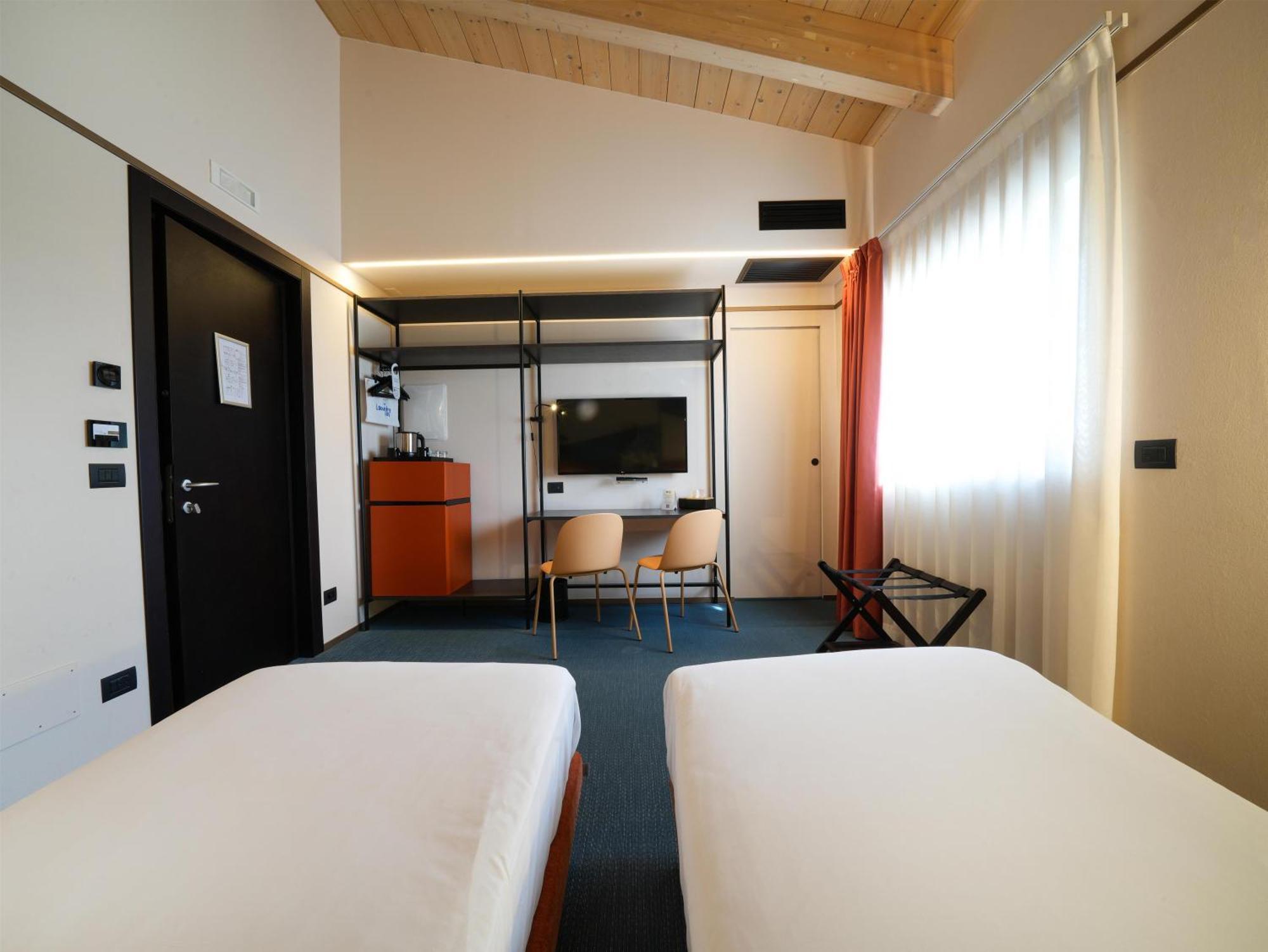 Standard Twin Room Non-Smoking