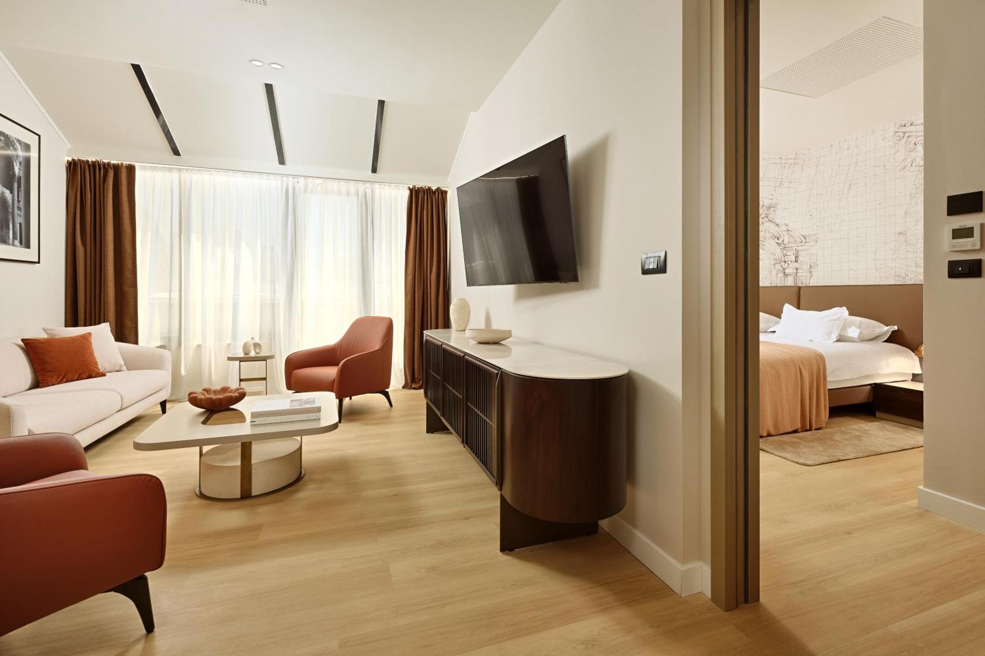 Luxury Suite Balcony Jacuzzi