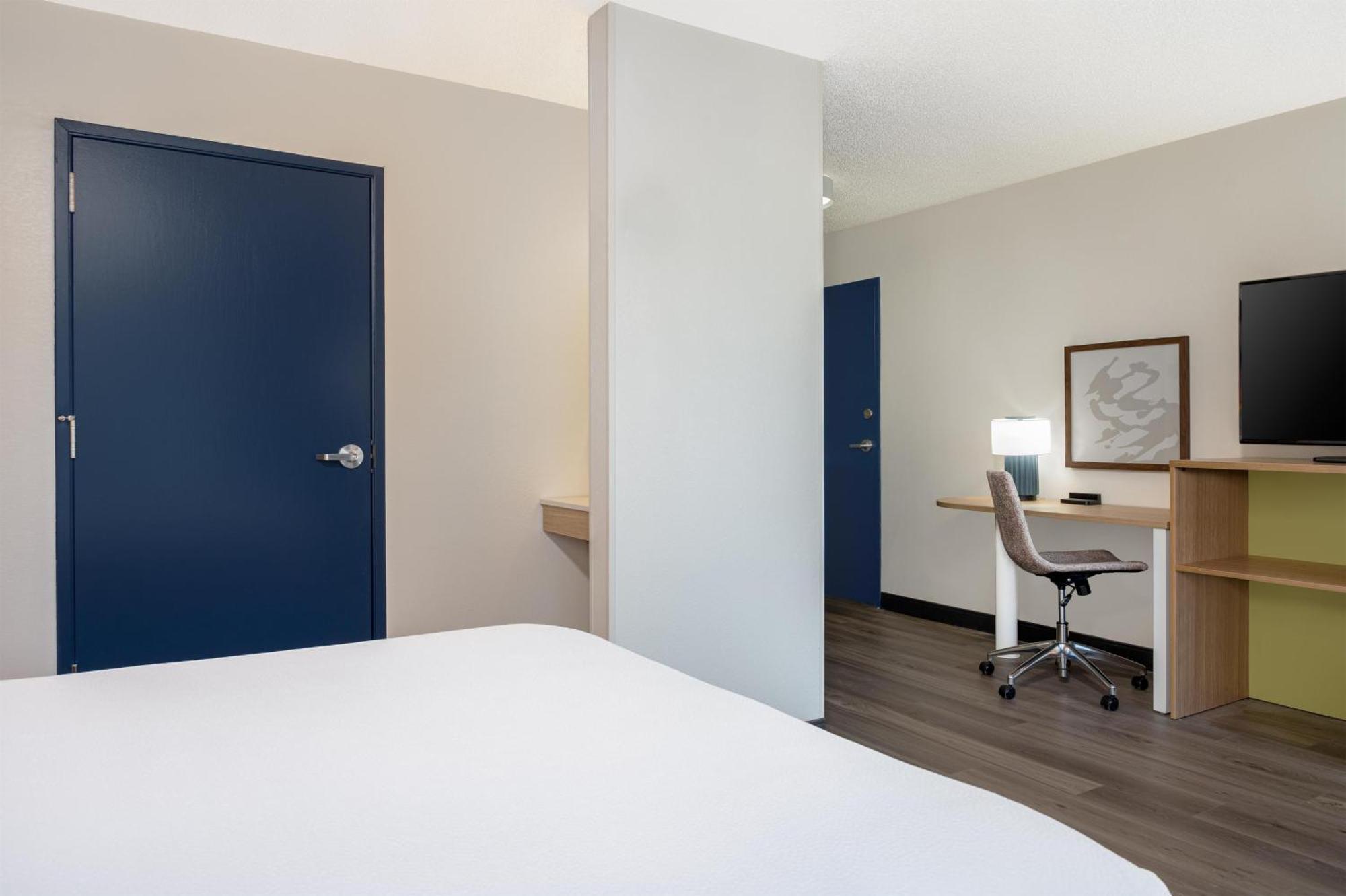 Queen Room Roll Shower Disability Access