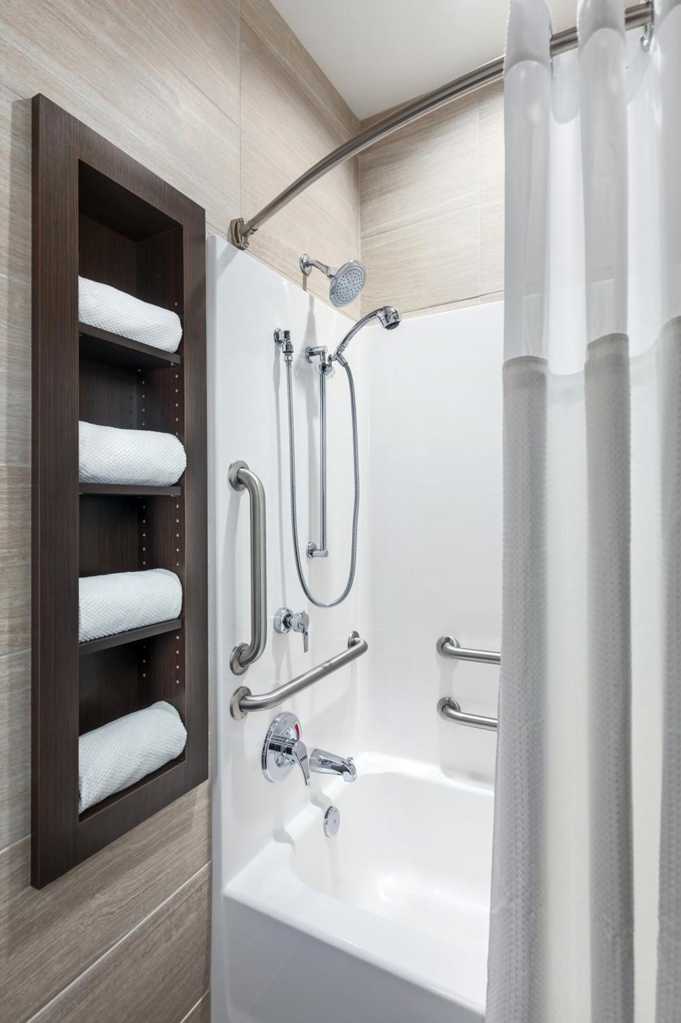 Queen Bed Accessible Guestroom
