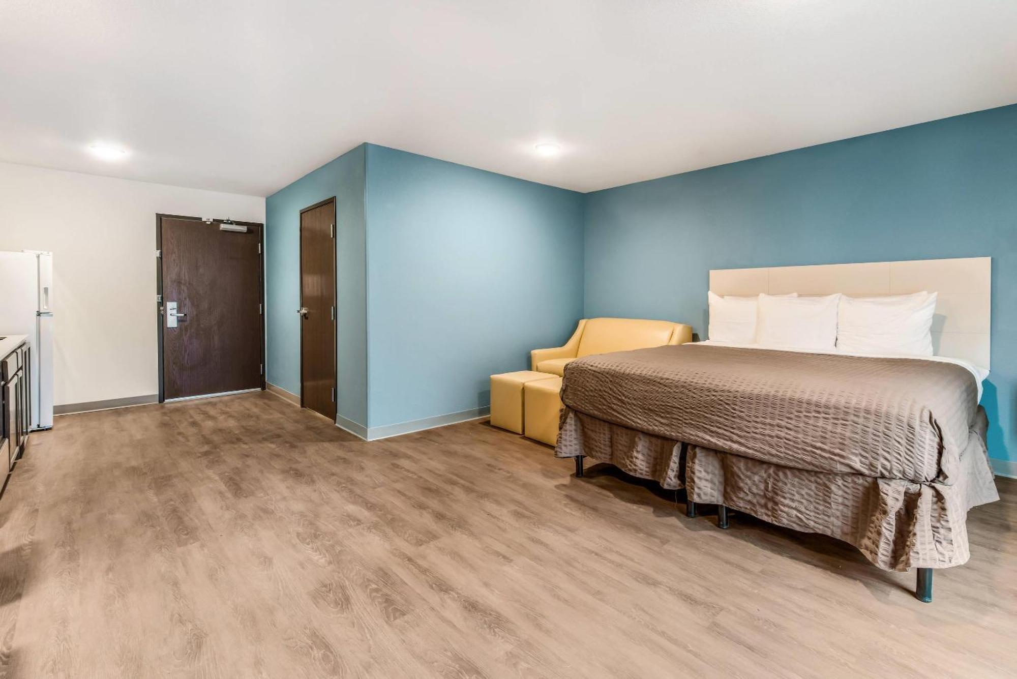 Queen Suite Accessible