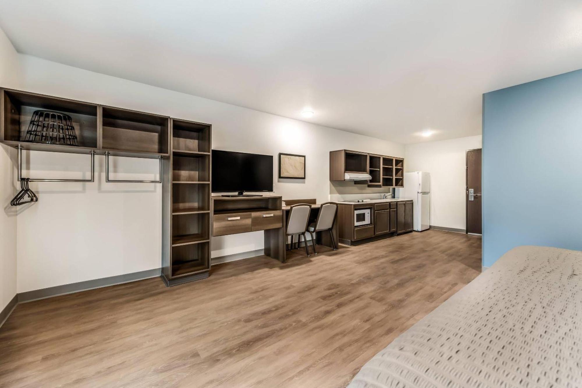 Queen Suite Accessible