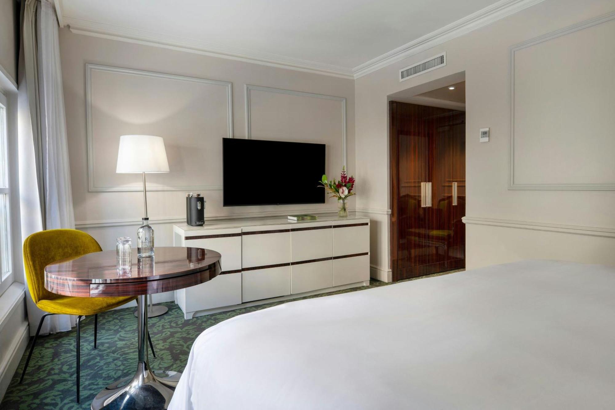 Deluxe King Room Garden View