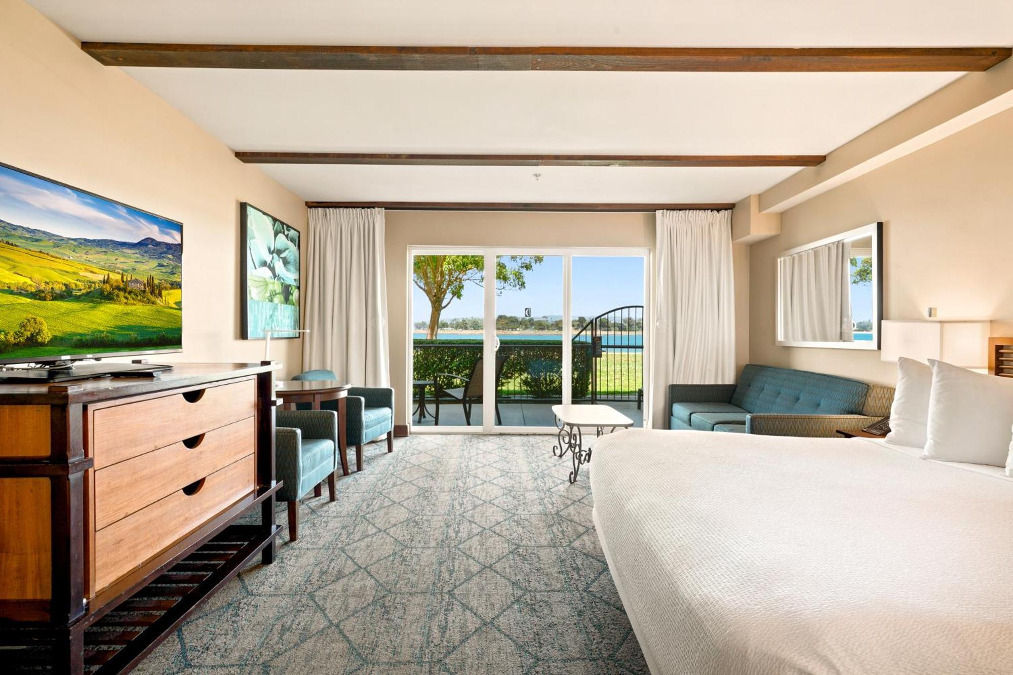 Junior Suite 1 King Bed Accessible Bay View