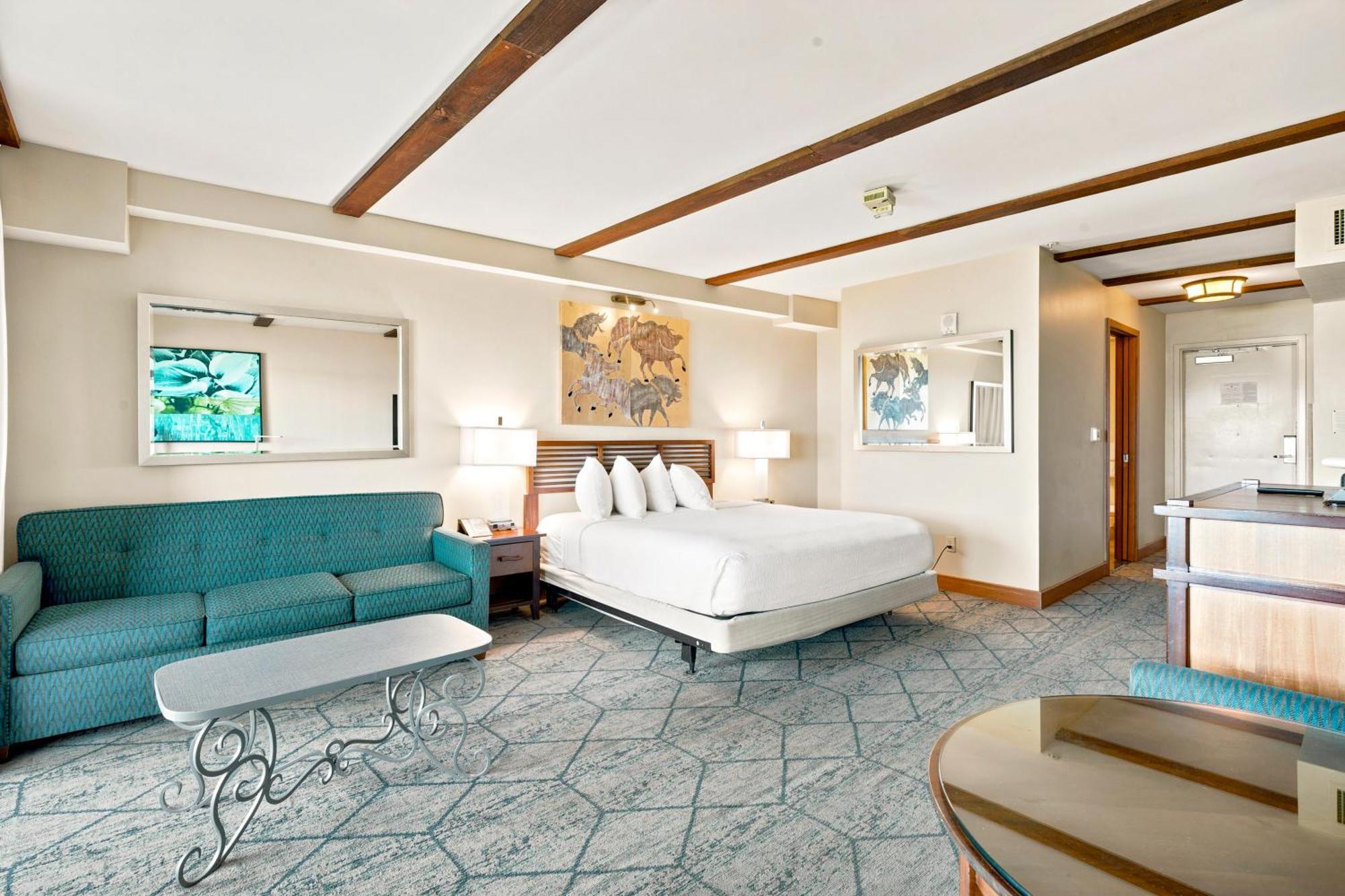 Junior Suite 1 King Bed Accessible Bay View