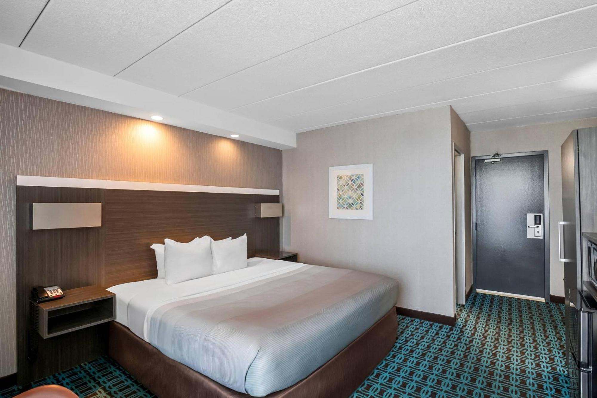 Queen Room Two Queen Beds Non-Smoking