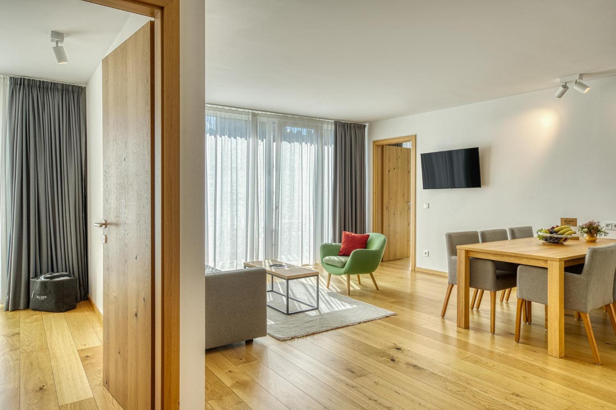Deluxe Apartment 2 Bedrooms Balcony