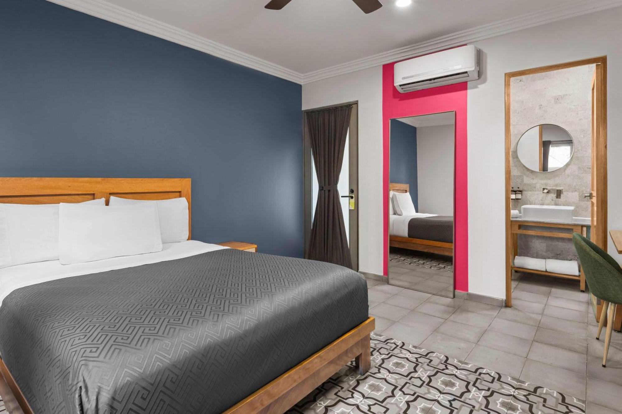 Queen Suite Air Conditioning Non-Smoking