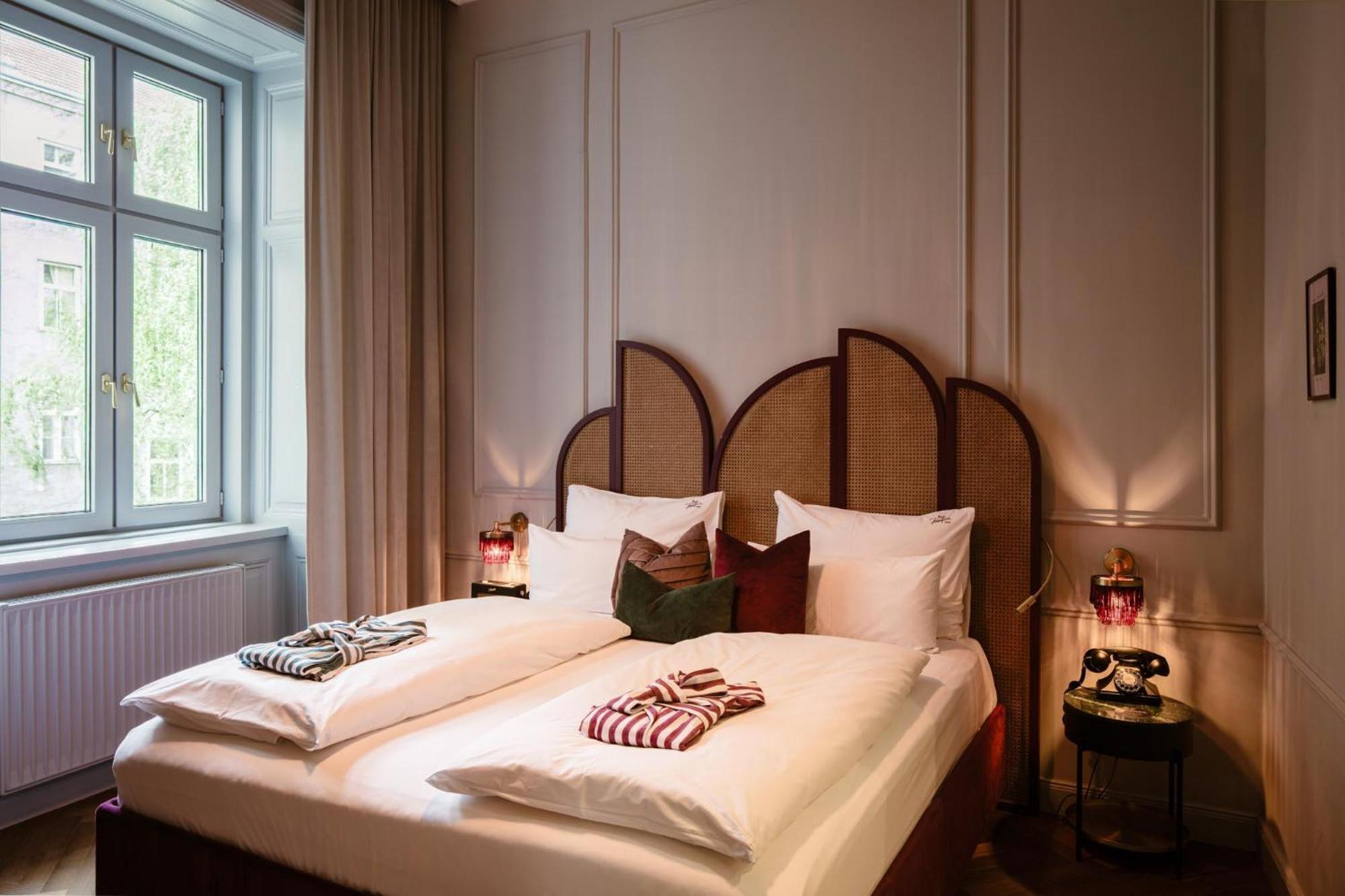 Doppelzimmer – Josefine Sur Cour