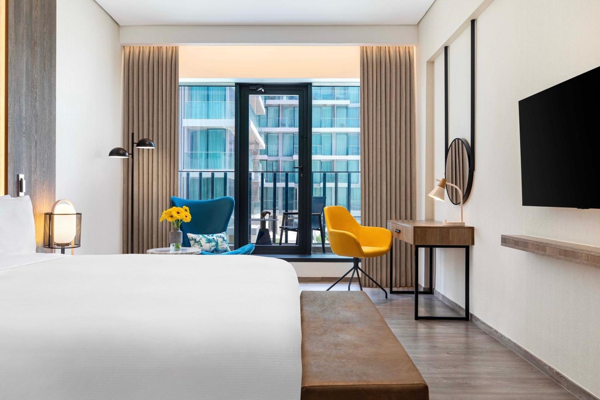 Deluxe King Room City View