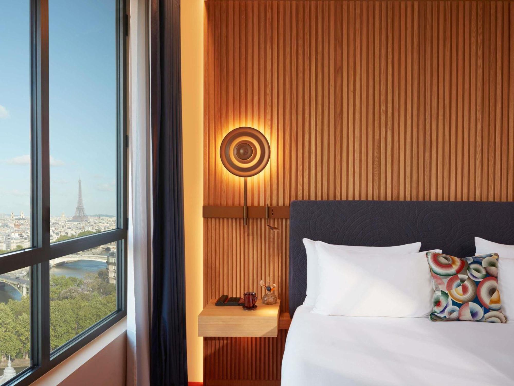 Chambre Iconique « Toits de Paris » - Vue sur Seine et Tour Eiffel