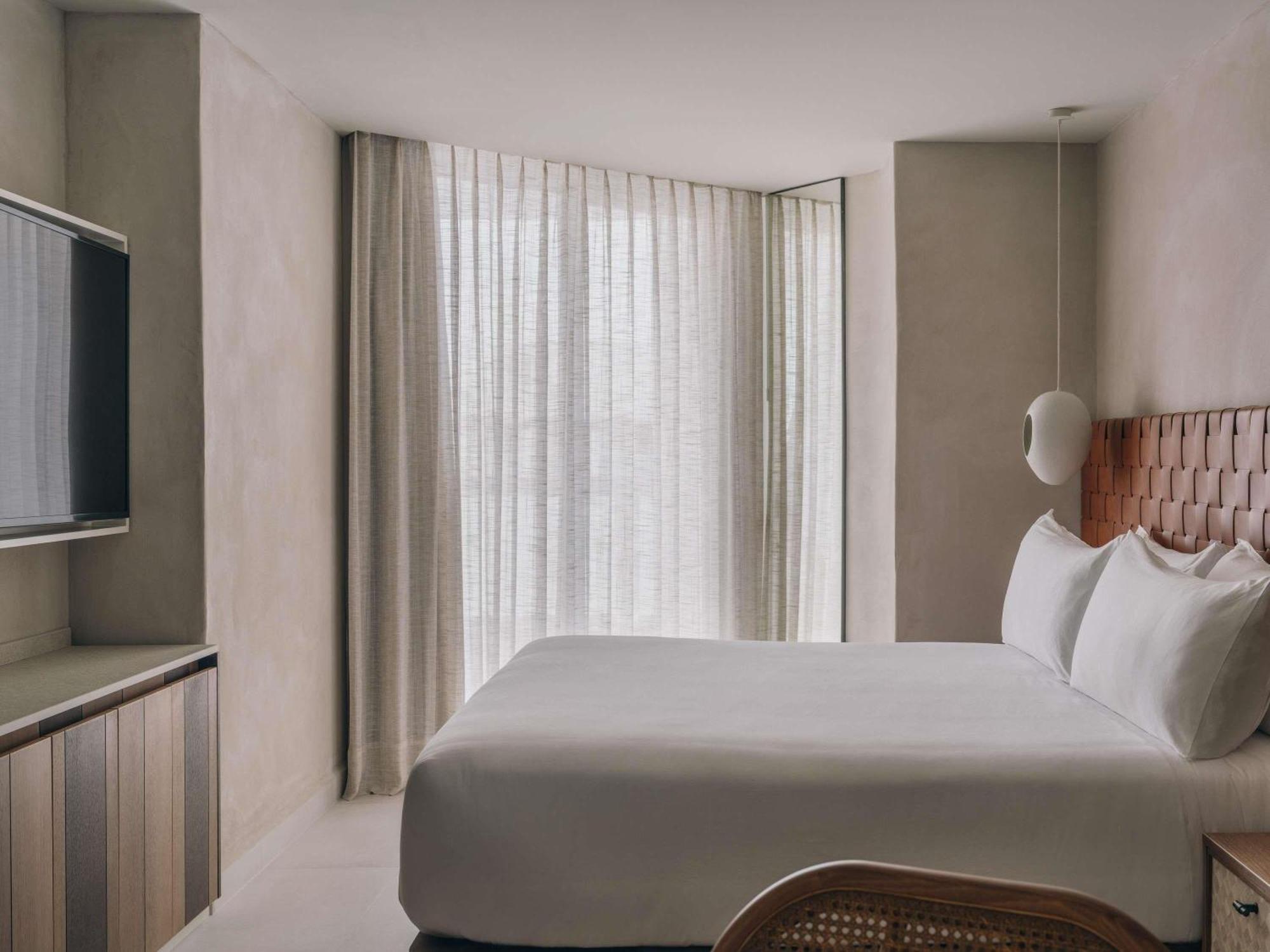 Chambre Lit King-Size de Luxe - Accessible aux Personnes à Mobilité Réduite
