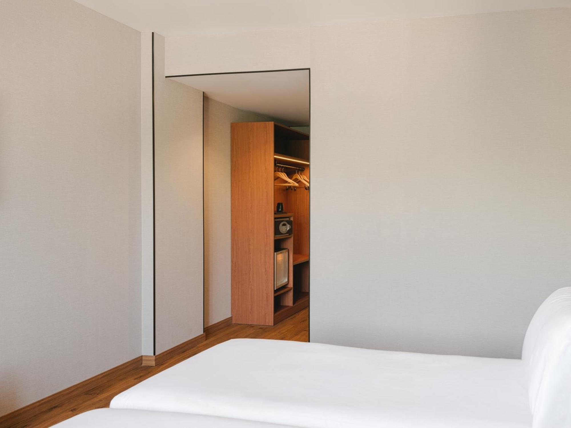 Standard Twin Room Sofa