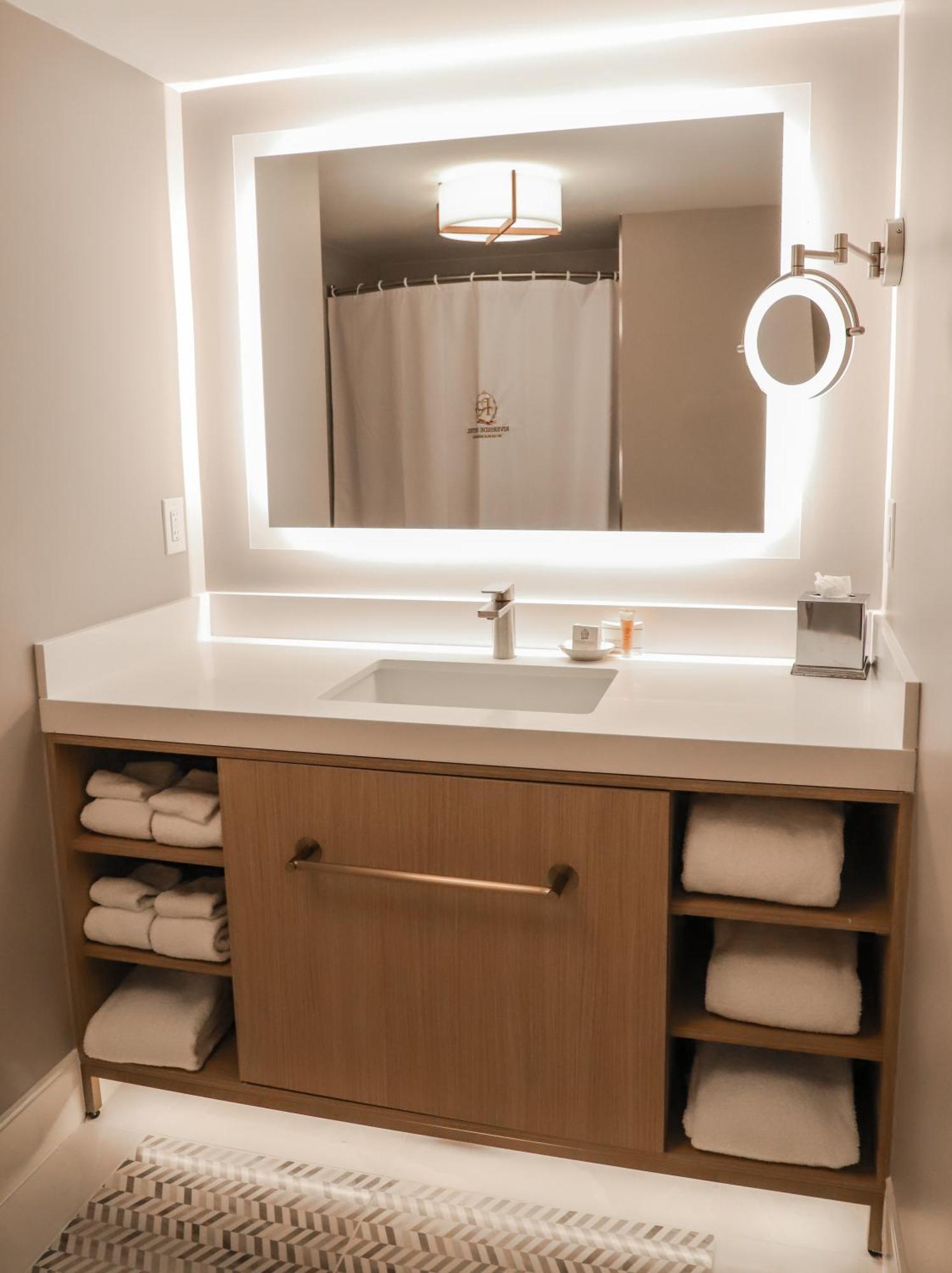 Micro Room One Queen Bed