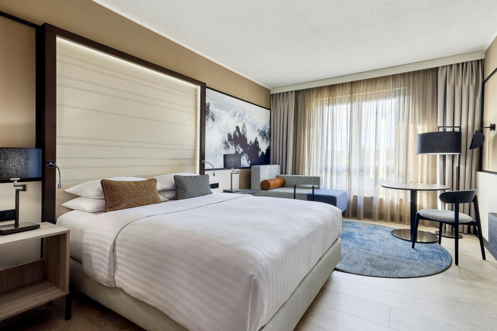 Deluxe Queen Room