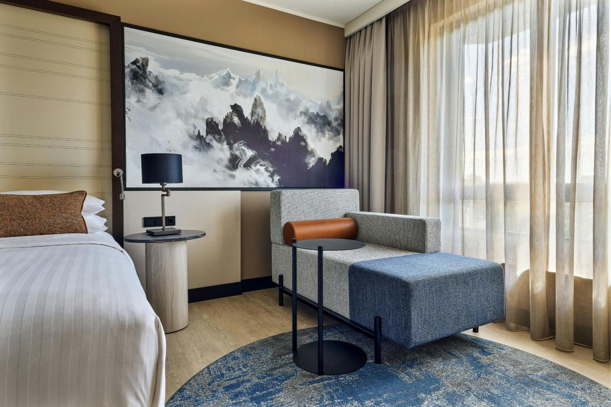 Deluxe Queen Room