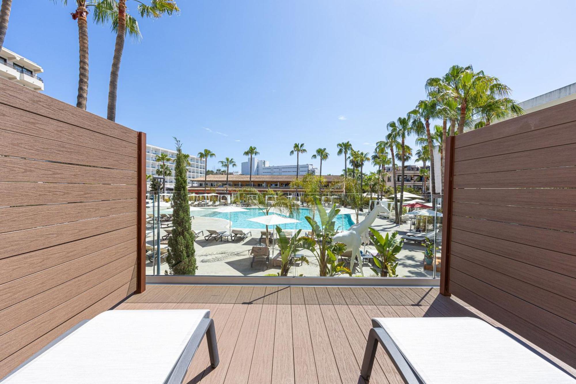 The Innside Room Pool View Solarium